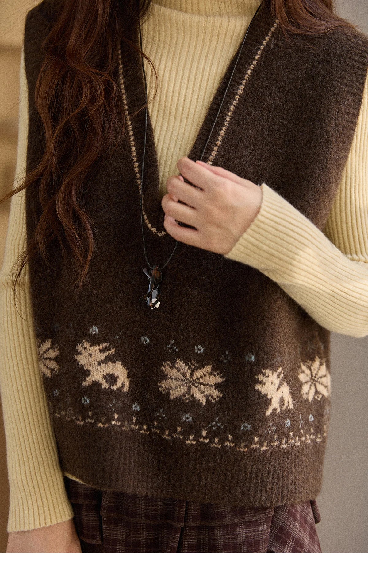 MISHOW Woman Sweater Vest 2025 Winter Retro Brown Jacquard V-neck Knitted Vest Loose Commute Versatile Pullover MXE86Z2659