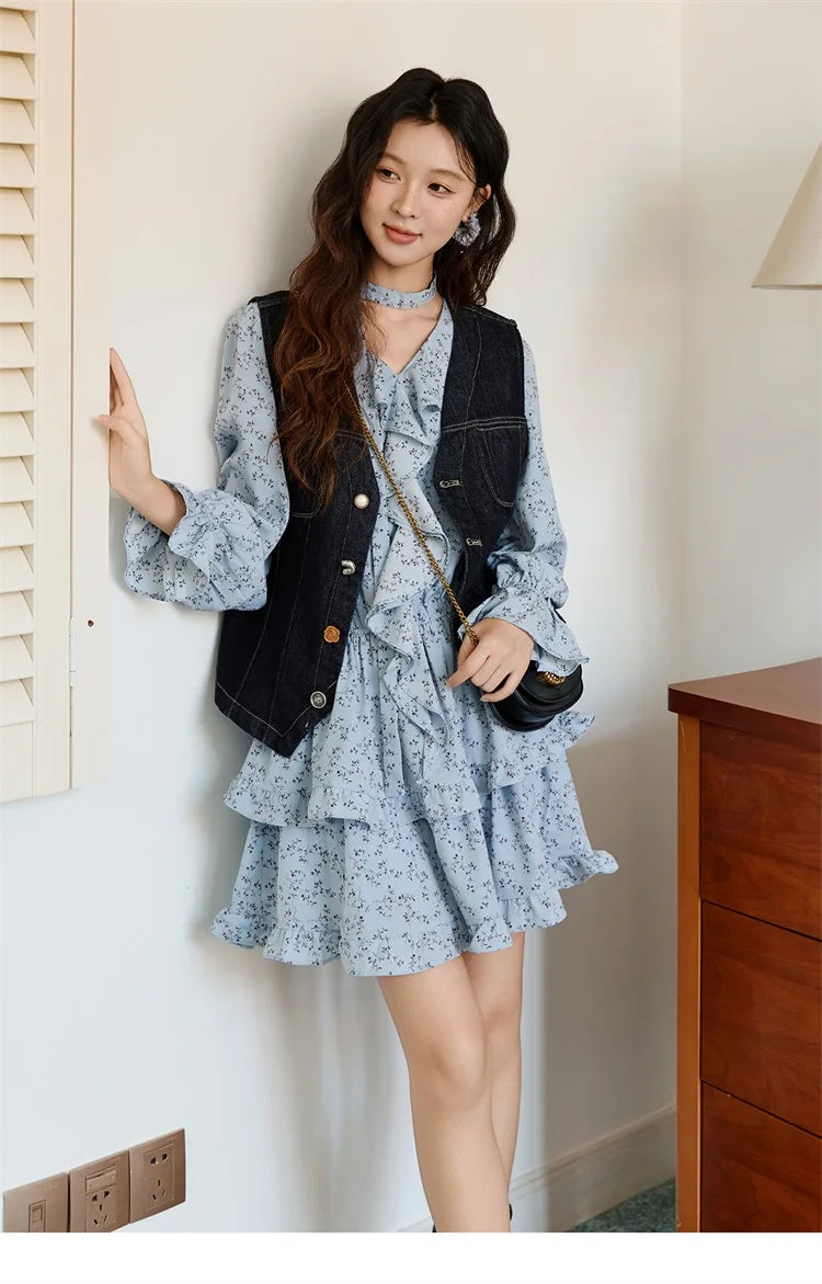 MISHOW Women's Denim Vest 2026 Spring Sleeveless Different Buttons V-neck Casual Waistcoat with Pockets Vest Coats MXE45W0868