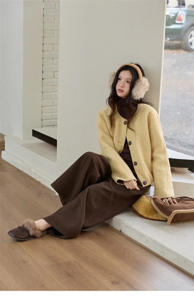 MISHOW Women's Brown Jacket 2025 Winter Retro Warm Round Neck Wool Quilted Coat Commute Short Loose Thick Coat Woman MXE87W0935