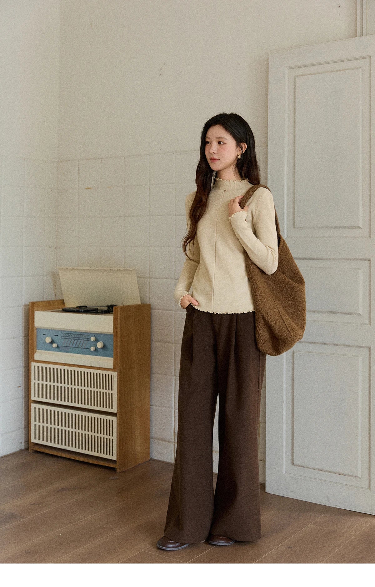 MISHOW Women's Knitted Long-Sleeved Top 2025 Winter Solid Slim Fit Ruffled Turtleneck Sweater Warm Soft Commuting Top MXE91Z2826