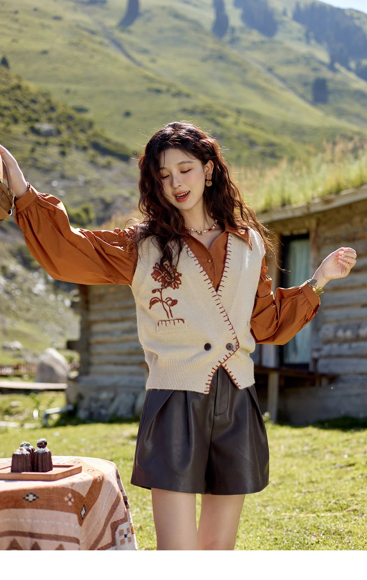 MISHOW Sleeveless Knitted Sweater Vest 2024 Autumn Arctic Velvet Sweater V-neck Towel Embroidered Hook Flower Tops MXD42Z0701