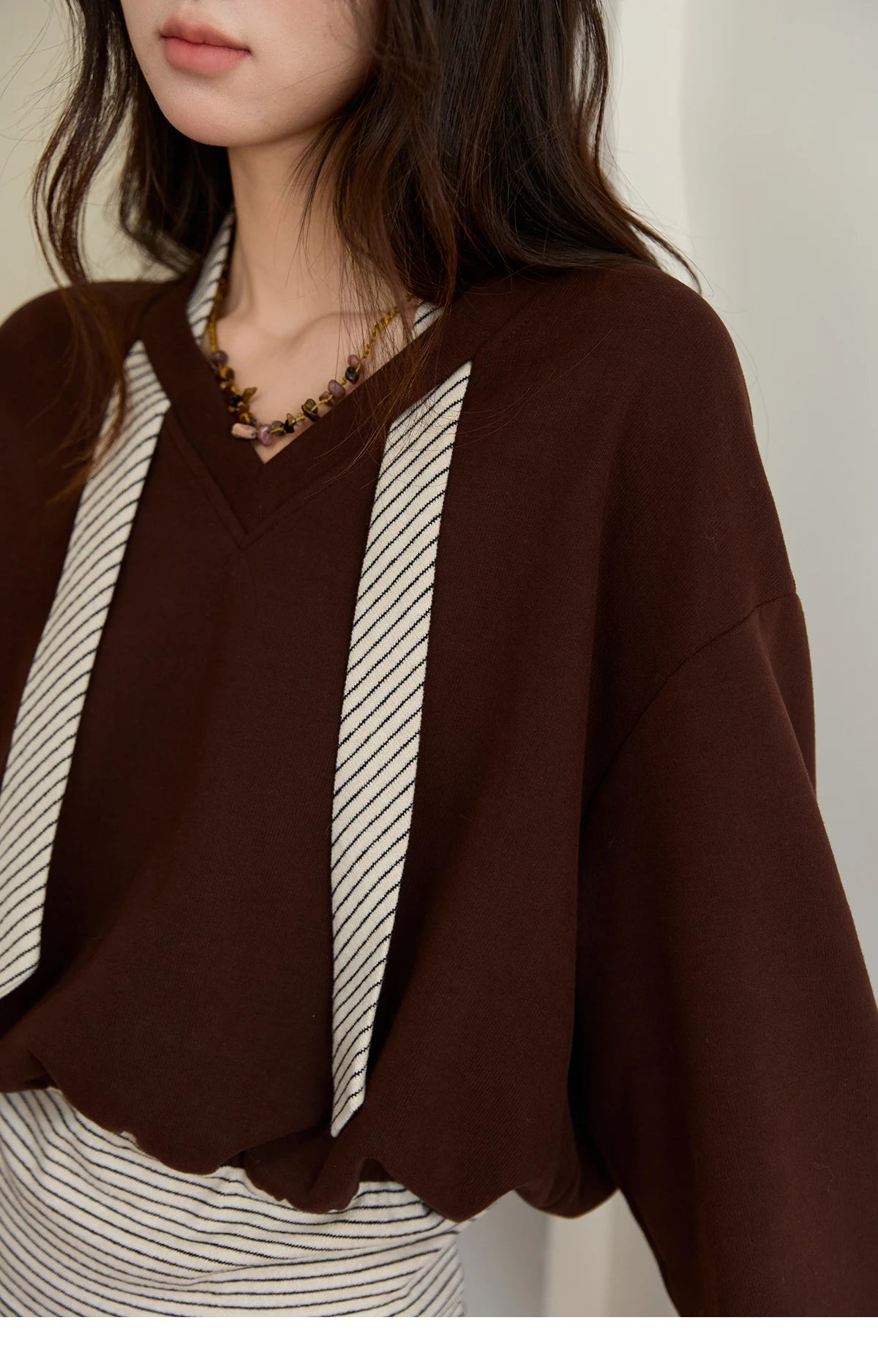 MISHOW Woman Suits 2025 Autumn Retro Brown V-Neck Sweatshirt Pleated Skirt Suit Striped Waist Belt Casual Two-piece MXE47T1415