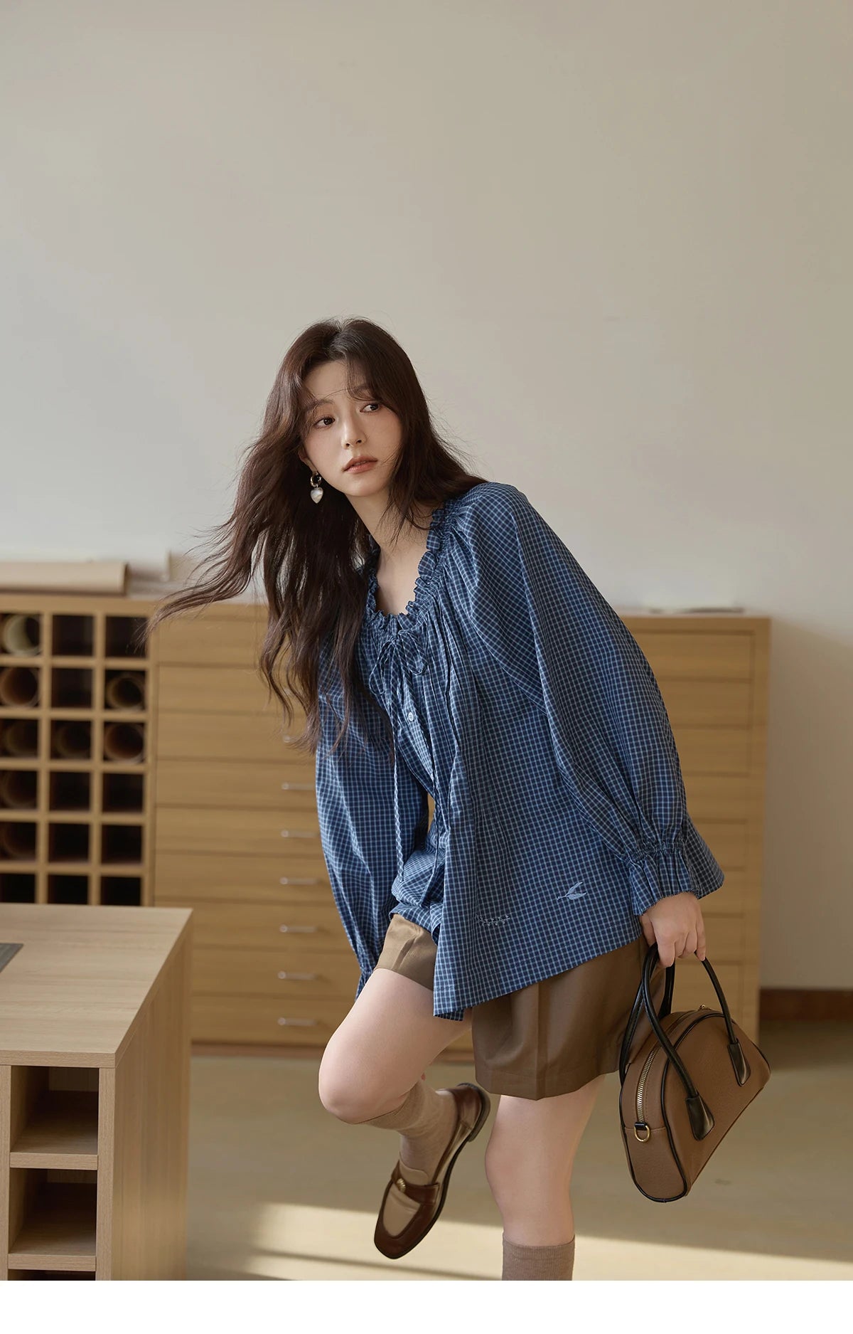 MISHOW Brown High Waist Shorts 2025 Three-dimensional I-shaped Pleated Hook Buckle Shorts Women Versatile Short Pants MXE41K1022