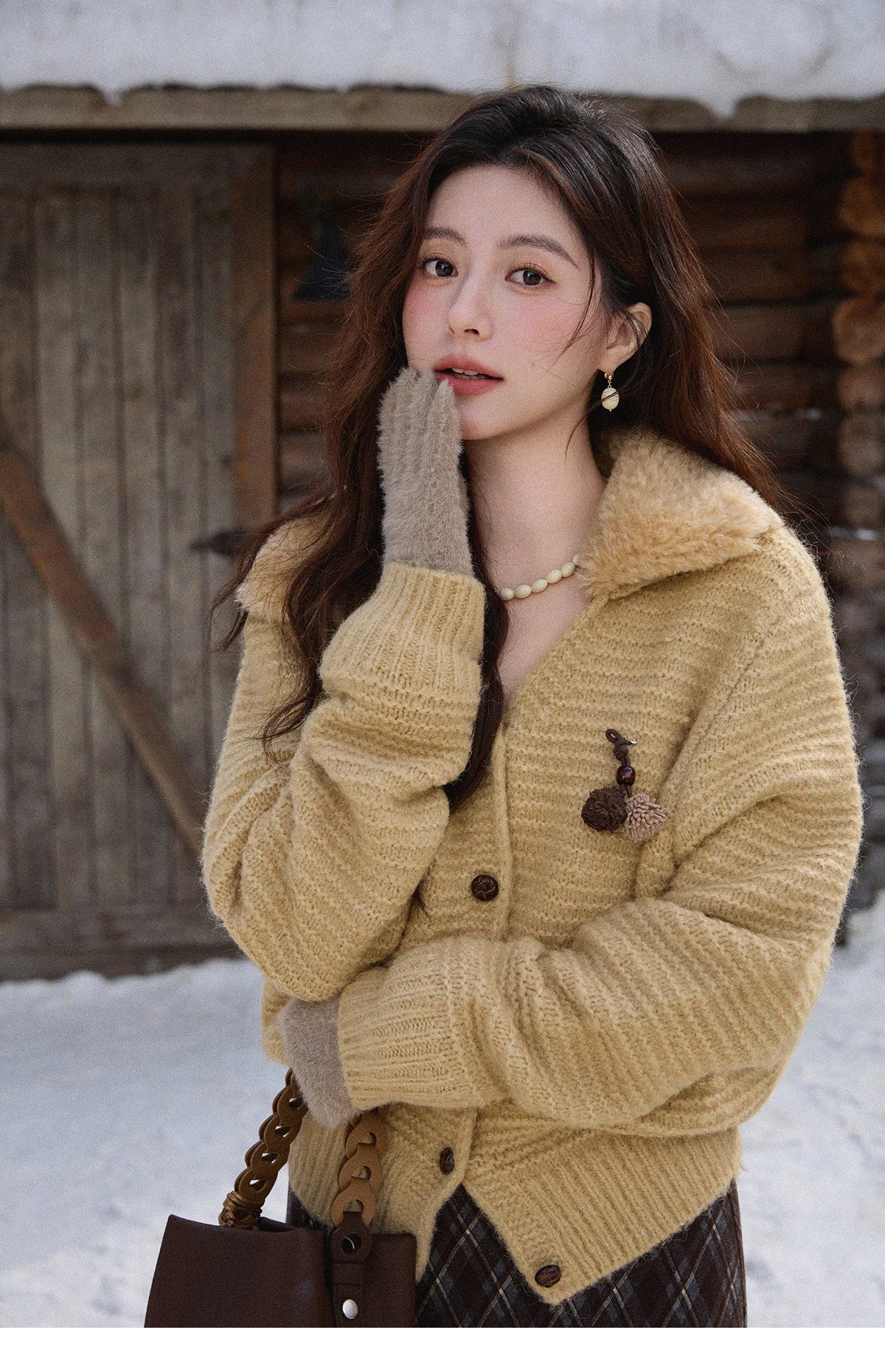 MISHOW Women's V-neck Cardigan 2025 Winter New Loose Single-breasted Sweater Luxurious Design Detachable Fur Collar MXE90Z2758