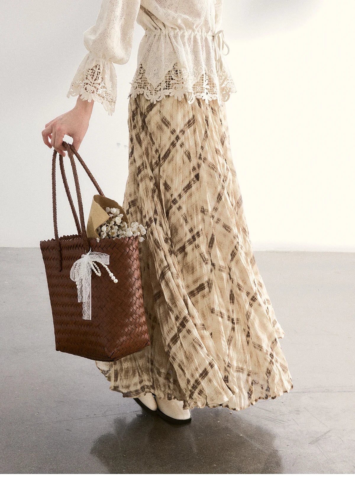 MISHOW Women's Lace V Neck Long Sleeve Shirts 2026 Spring Drawstring Waist Ruffled Hem Casual Loose Apricot Blouse MXF108X0998