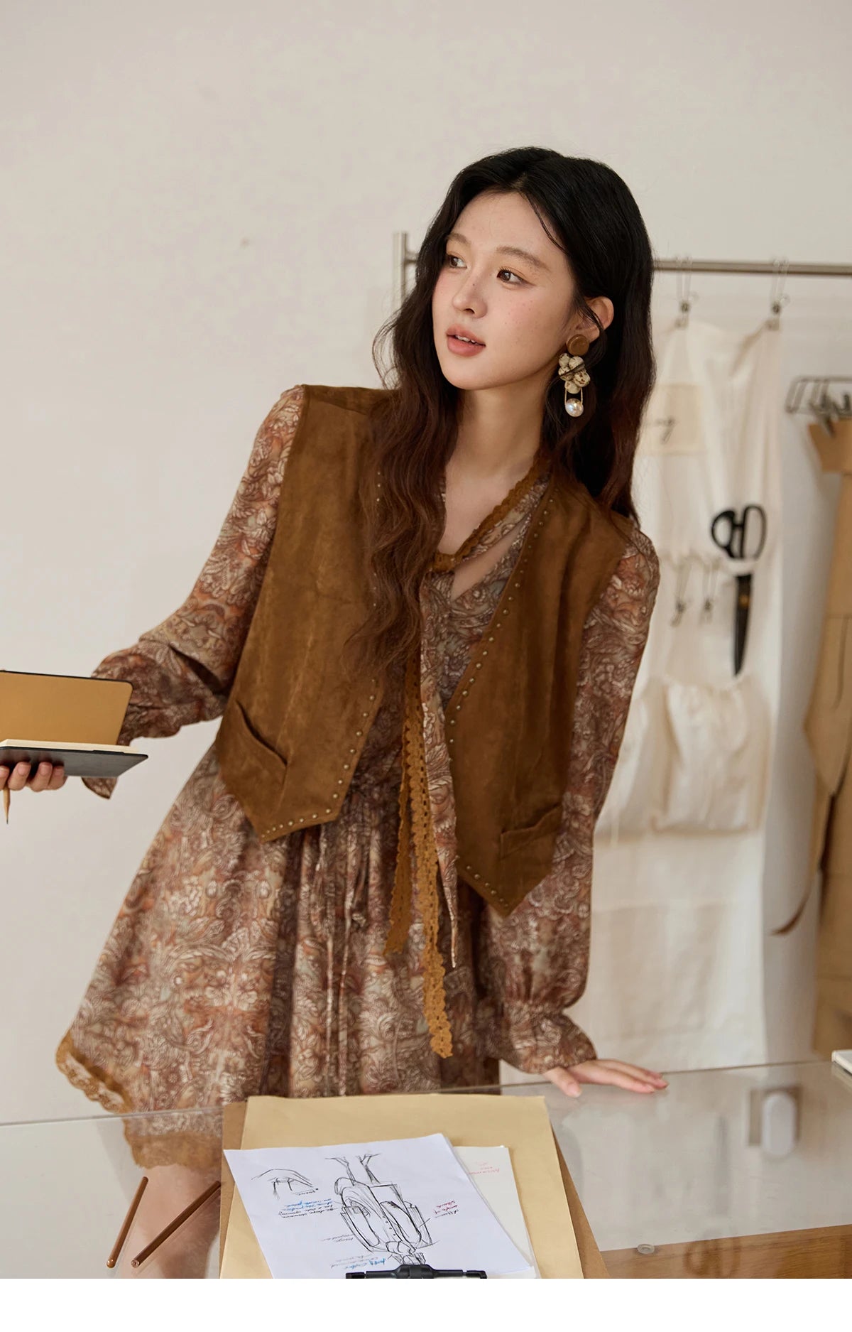 MISHOW Suede Vest Jacket for Women 2025 Autumn French Vintage Sleeveless Thin Vest Coat Rivet Design V-neck Vests MXE46L2518