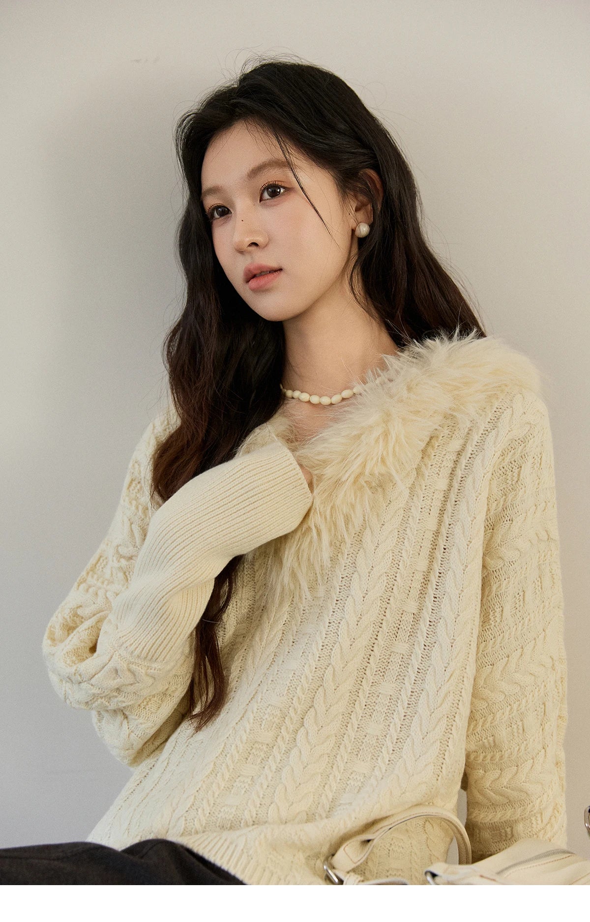 MISHOW Women's Batwing Sleeve KnittedSweater 2025 Winter Faux Fur Collar Cable Knit Puff Sleeve Warm Pullover Tops MXE94Z2985