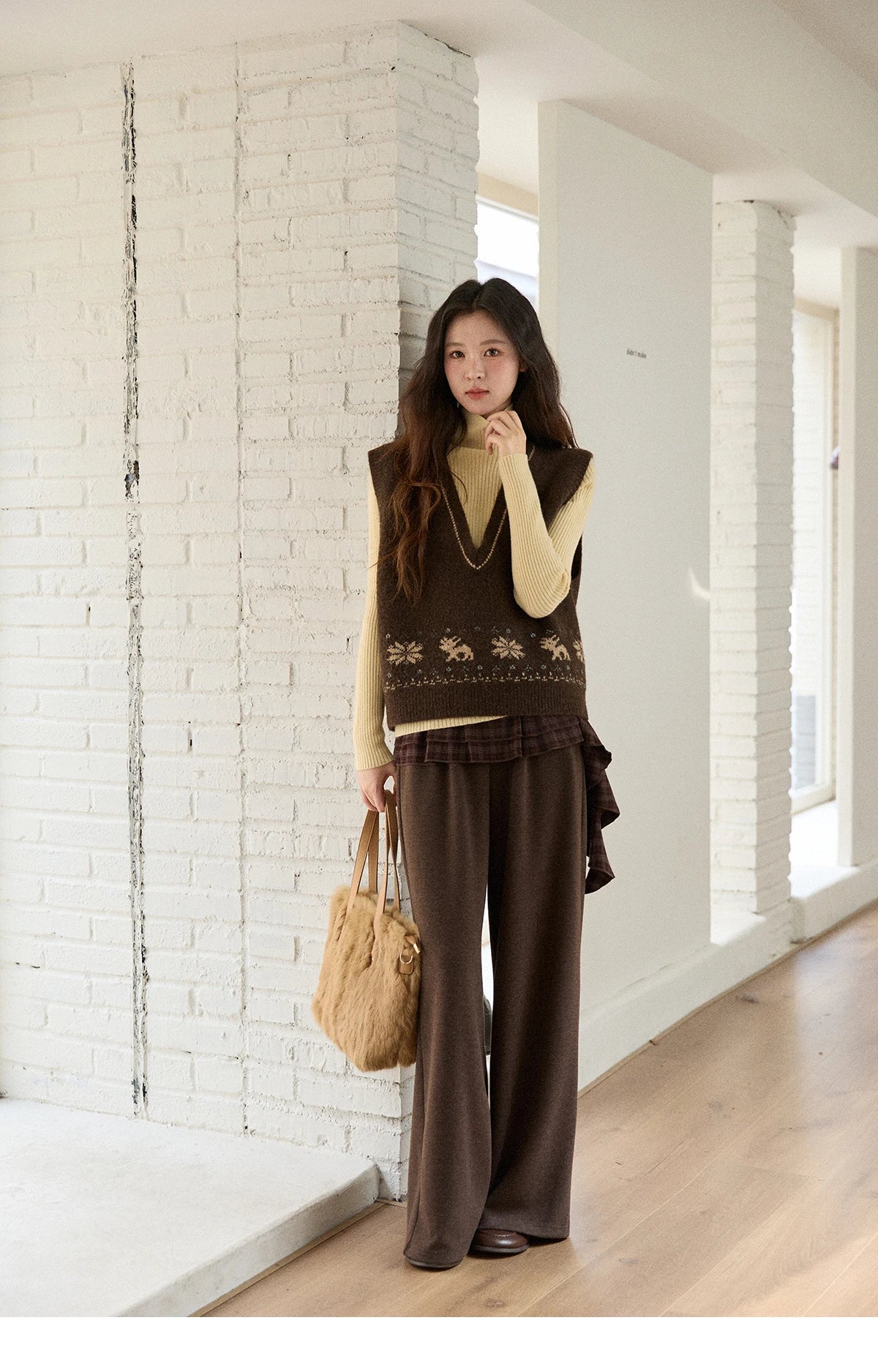 MISHOW Woman Sweater Vest 2025 Winter Retro Brown Jacquard V-neck Knitted Vest Loose Commute Versatile Pullover MXE86Z2659
