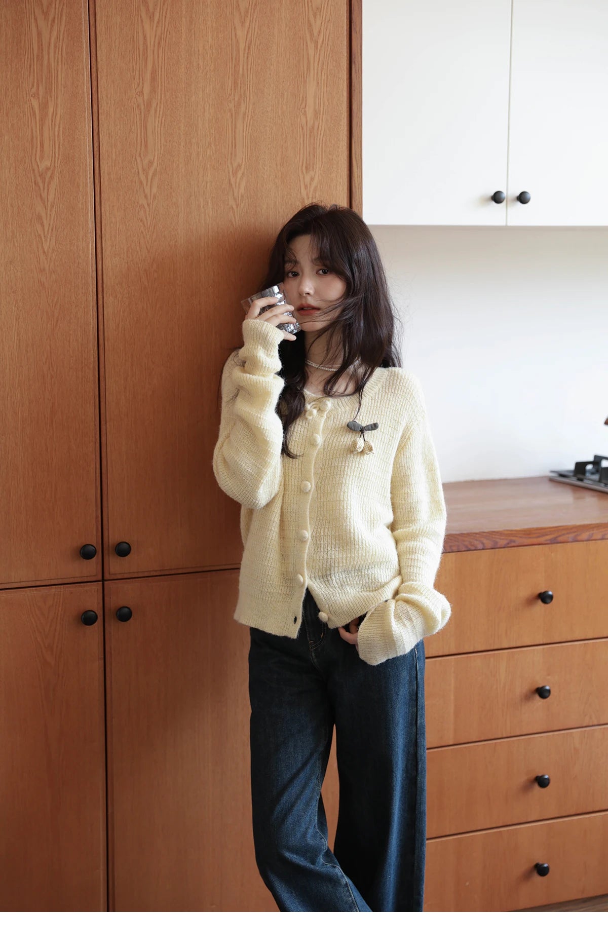 MISHOW Women's Knit Cardigan 2025 Autumn Elegant Camellia Brooch Round Neck Long-Sleeve Top Solid Commute Outerwear MXE44Z1390