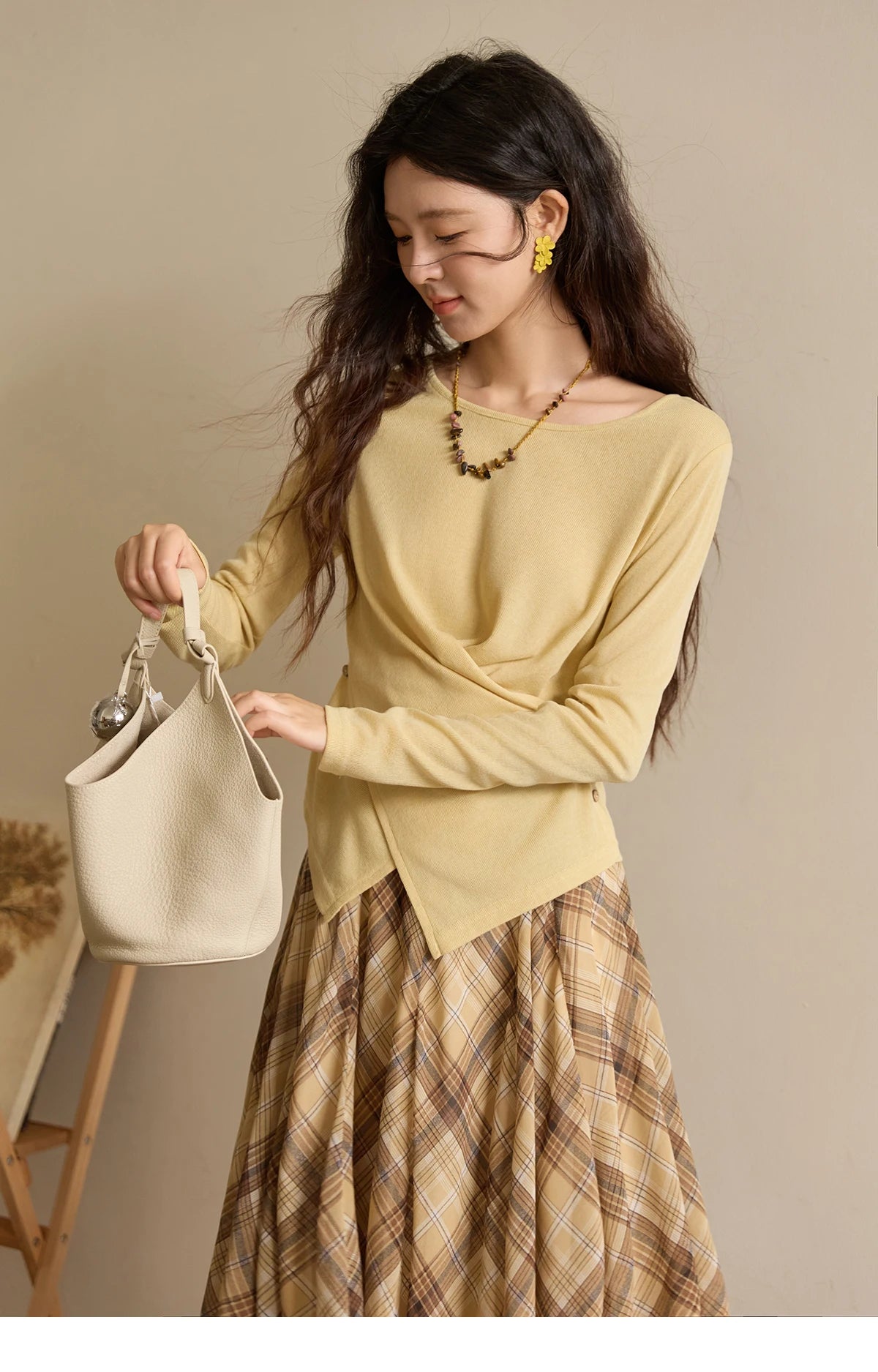 MISHOW Two-color Cross-strap Knitted Top for Women 2025 Autumn Winter New Classic Round Neck Slim Long Sleeves Top MXE43Z1344