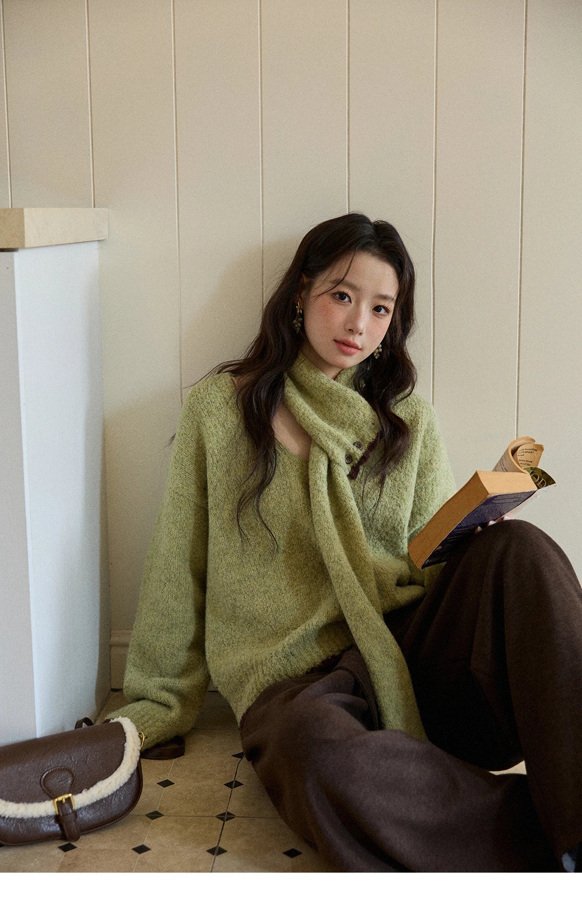 MISHOW Woman Green Detachable Scarf Sweater 2025 Winter Fashion V-neck Long Sleeves Thick Knit Pullovers Casual Top MXE90Z2791