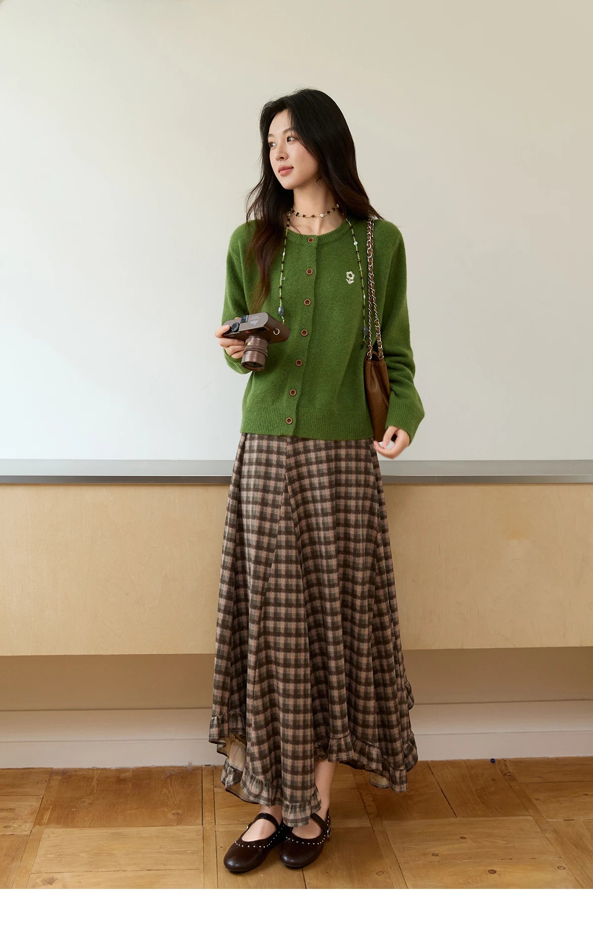 MISHOW Retro Flower Embroidery Cardigan for Women 2025 Round Neck Single Breasted Buckle Loose Knit Autumn Cardigan MXE46Z2588