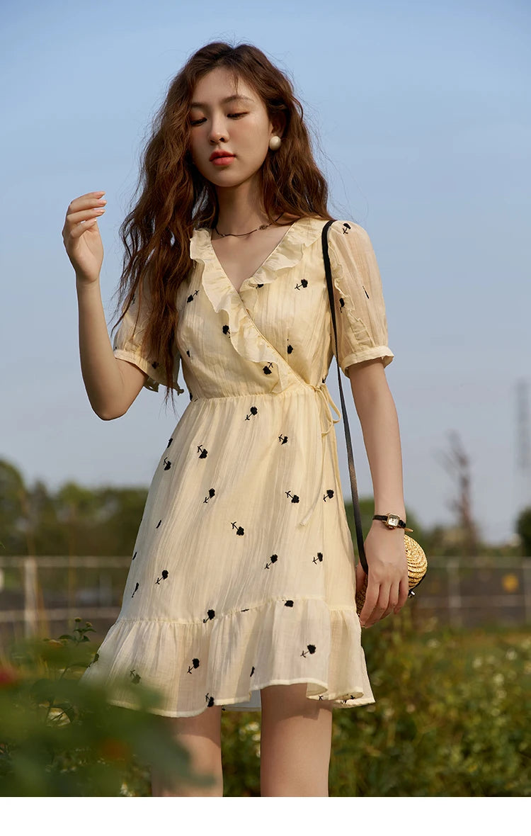 MISHOW Women's French Floral Dress 2025 Summer High Waist Puff Sleeve V-Neck Rufflle A-line Sweet Knee-Length Dresses MXC21L1282