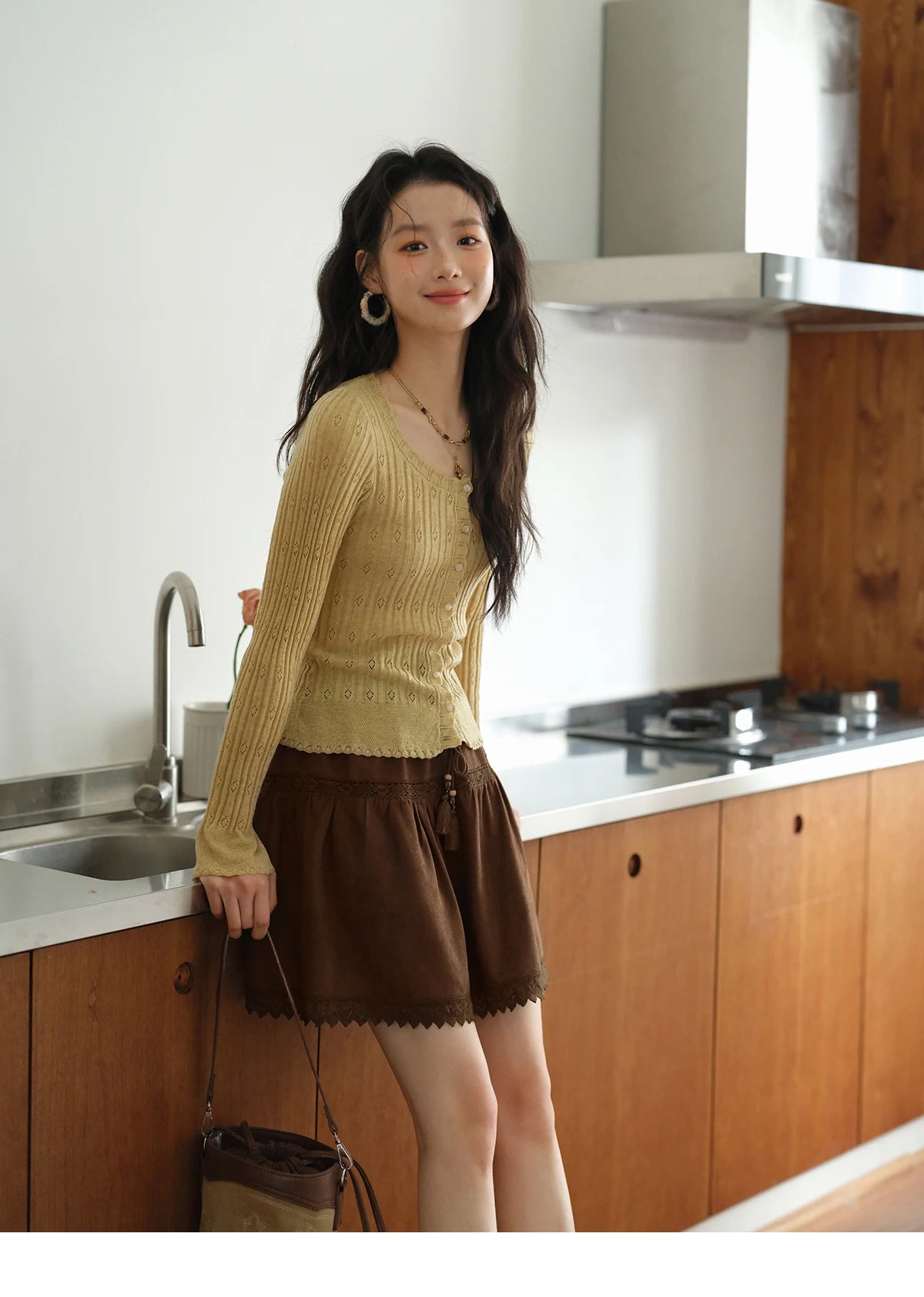 MISHOW Pit Stripe Thin Knitted Sweater for Women Autumn 2025 French Retro Round Neck Cardigan Temperament Casual Top MXE42Z1374