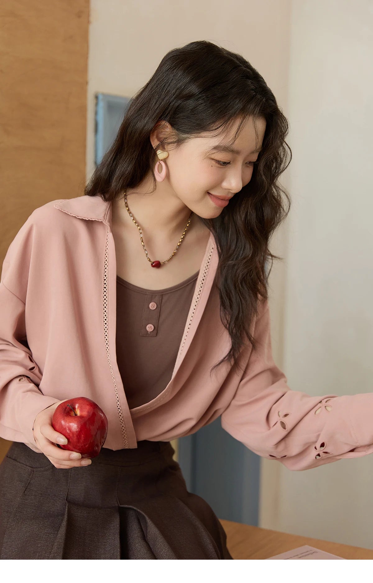 MISHOW Elegant Woman Blouse 2025 Autumn Loose Fitting Fake Two-piece Contrasting Color V-neck Tops Ladies Clothing	MXE45C2403