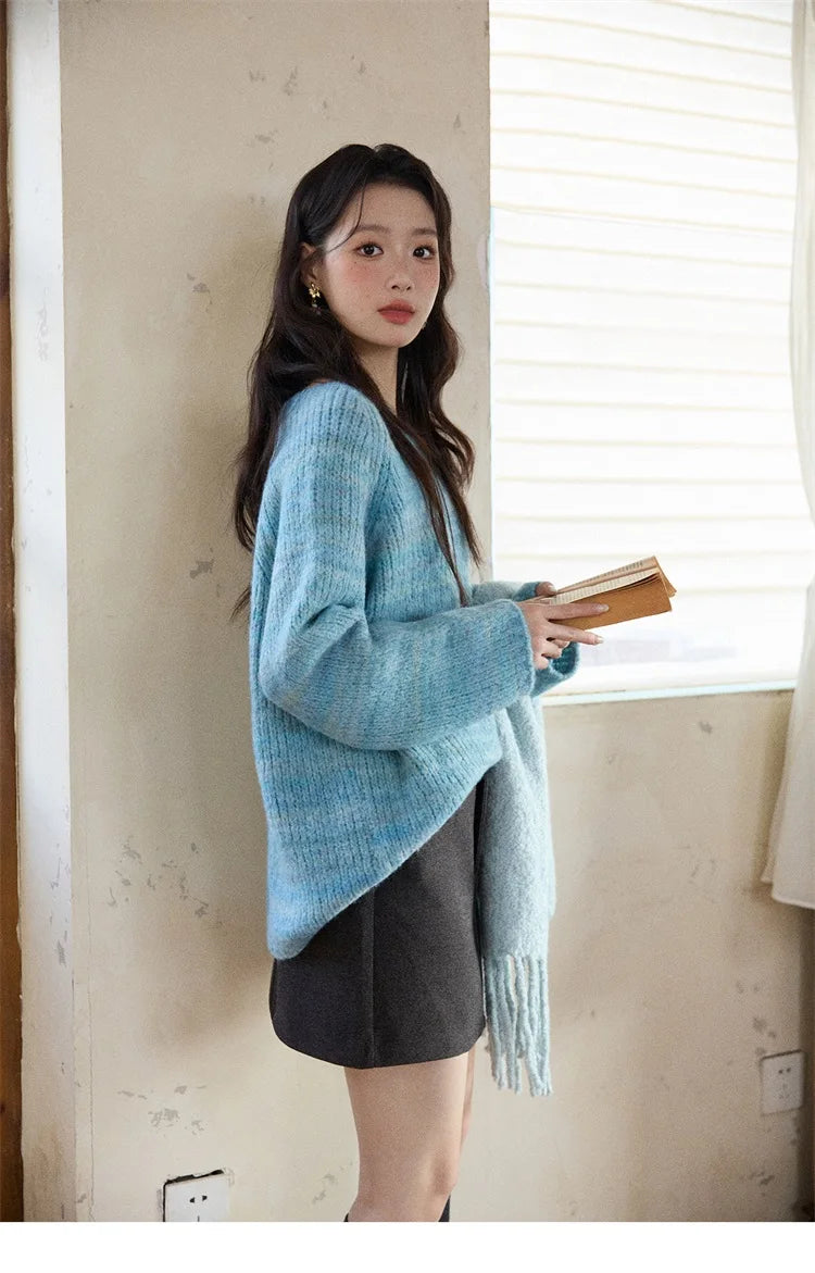 MISHOW Women's Blue Sweater 2025 Winter Fashion Loose Crew Neck Long Sleeve Pullover Pullovers Soft Versatile Top MXE86Z2733