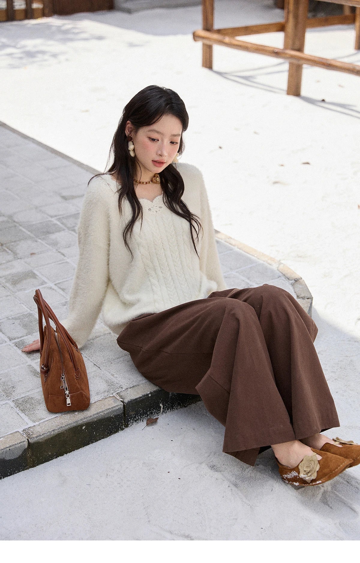 MISHOW Fashion Pullover Women 2025 Autumn Winter Apricot Soft Loose V-neck Cable Knit Sweater Office Lady Loose Top MXE51Z2594