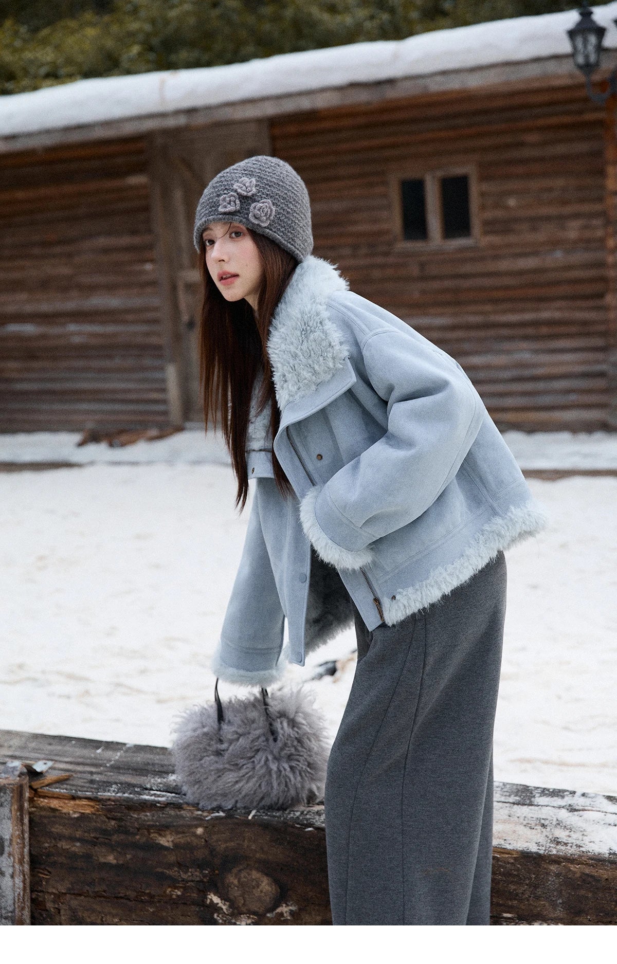 MISHOW Women's Blue Jacket 2025 Winter Blue Plush Turn-down Collar Zip-up Coat Fashion Casual Warm Loose Coat Woman  MXE87W0917