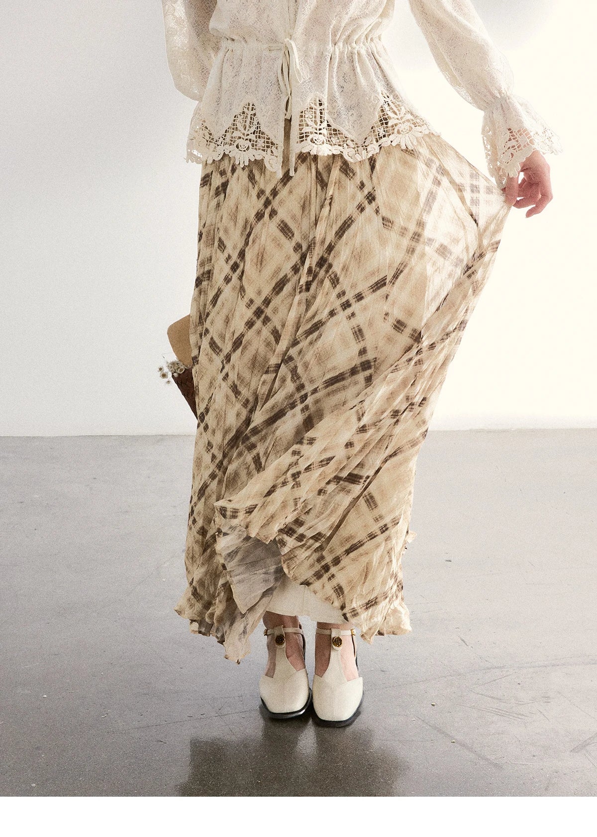 MISHOW Women's Lace V Neck Long Sleeve Shirts 2026 Spring Drawstring Waist Ruffled Hem Casual Loose Apricot Blouse MXF108X0998