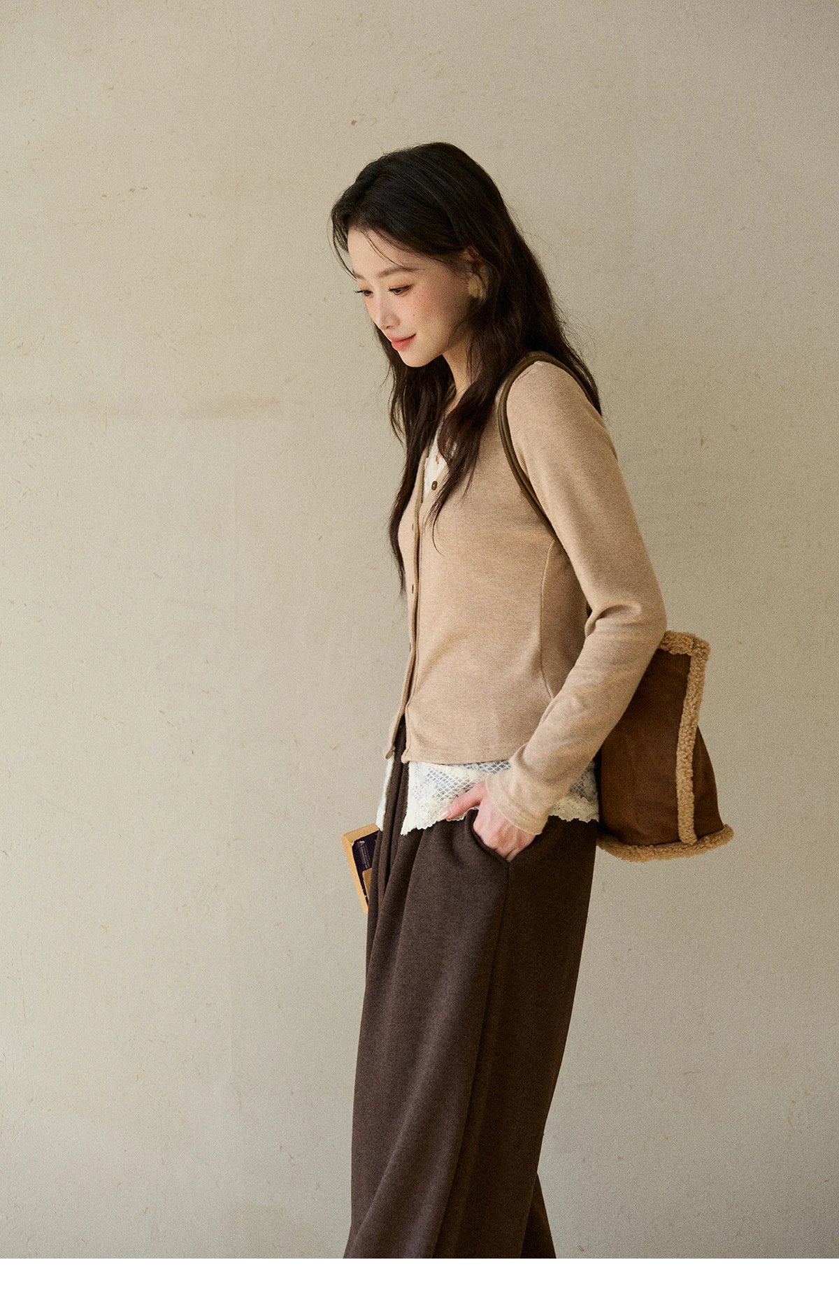 MISHOW Long Sleeve Tops for Woman 2025  Autumn Winter Sweet Gentle V-neck Top with Lace Trim Commute Slim Knit Top  MXE86Z2673