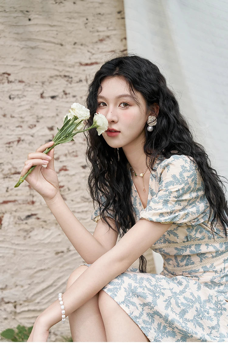 MISHOW French Vintage V-neck Dress 2024 Summer Waist Bubble Sleeve Slim Dress Fragmented Flower Splicing Lace Dresses MXD24L1730