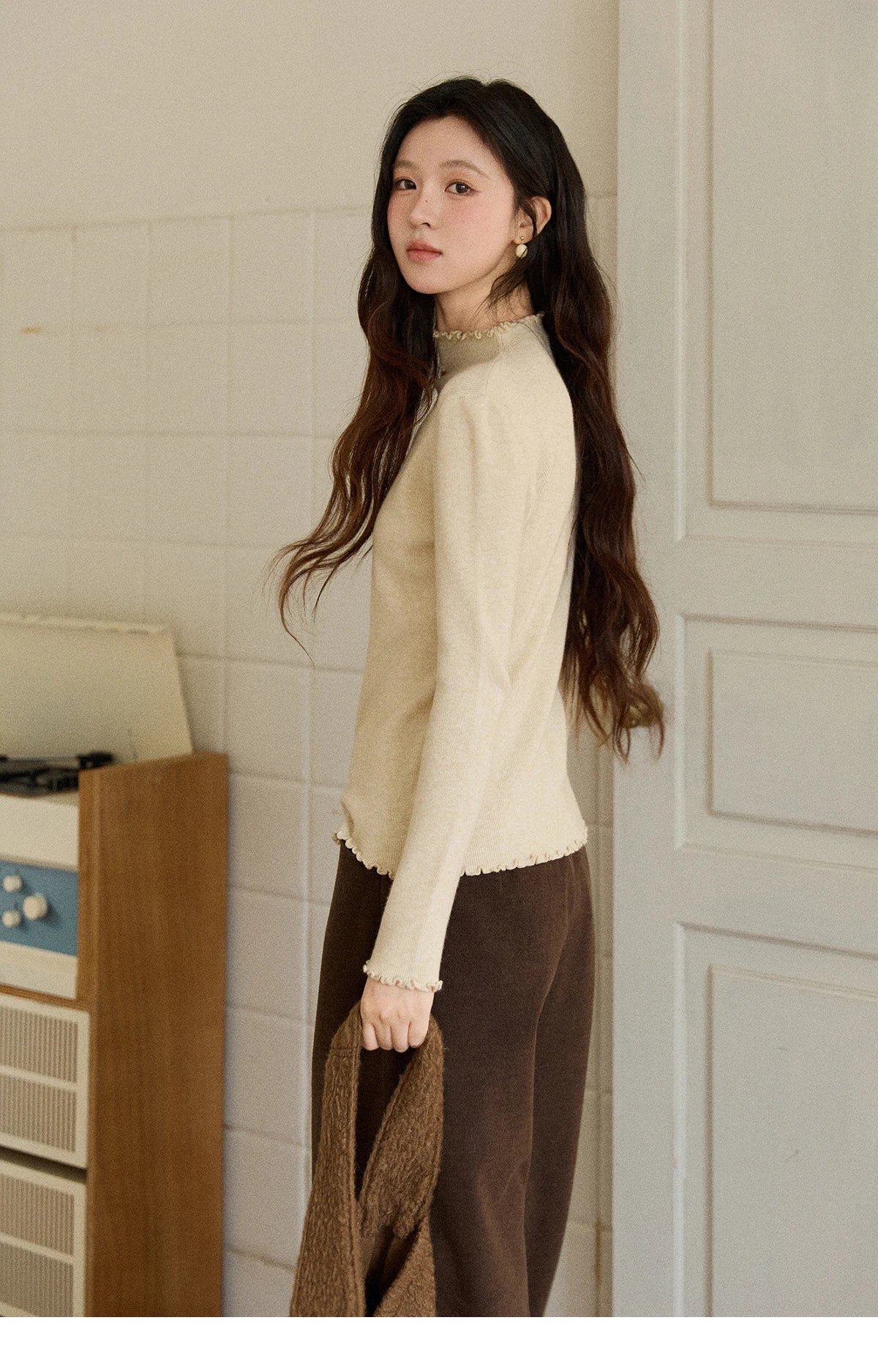 MISHOW Women's Knitted Long-Sleeved Top 2025 Winter Solid Slim Fit Ruffled Turtleneck Sweater Warm Soft Commuting Top MXE91Z2826