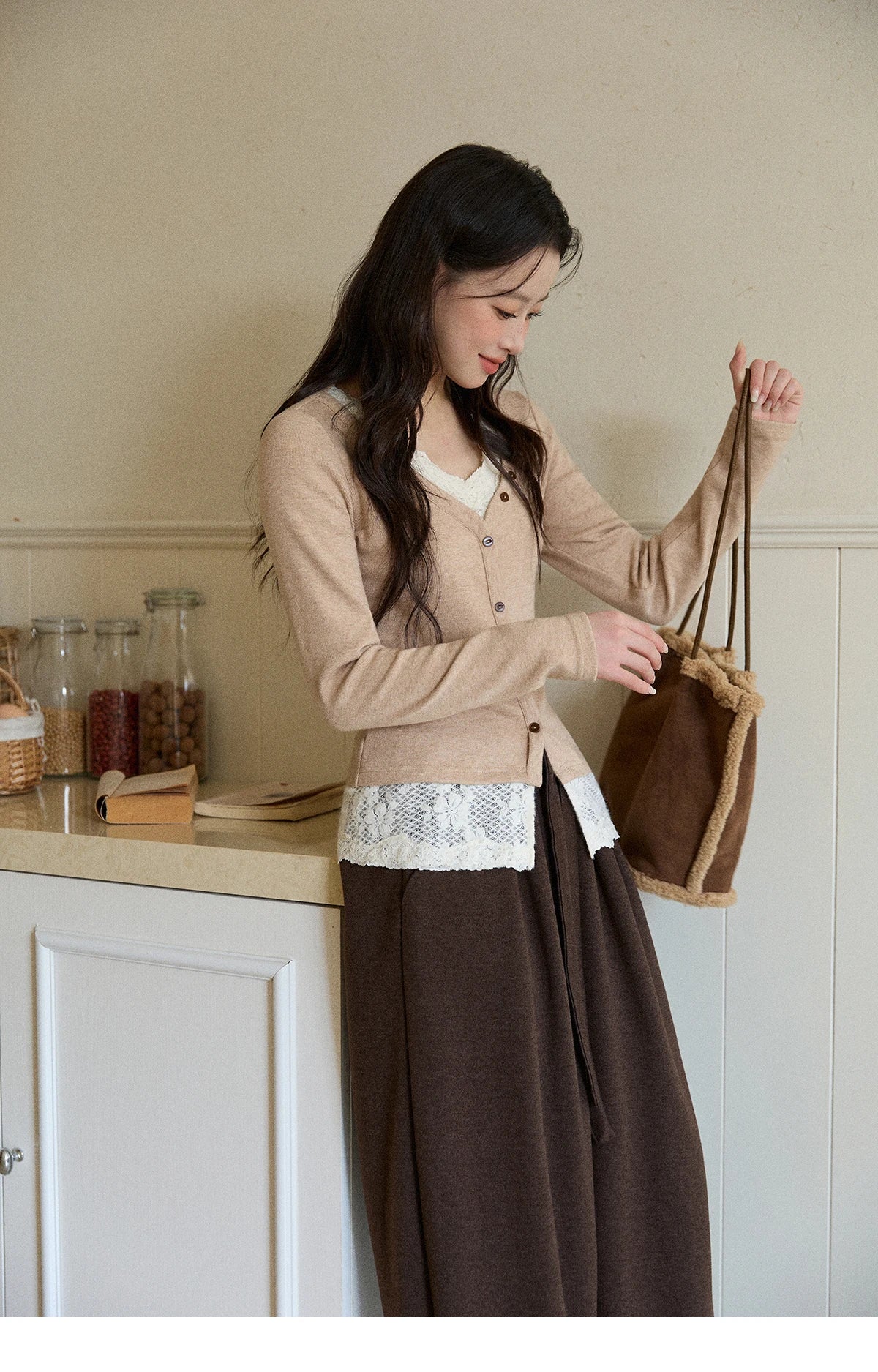 MISHOW Long Sleeve Tops for Woman 2025  Autumn Winter Sweet Gentle V-neck Top with Lace Trim Commute Slim Knit Top  MXE86Z2673