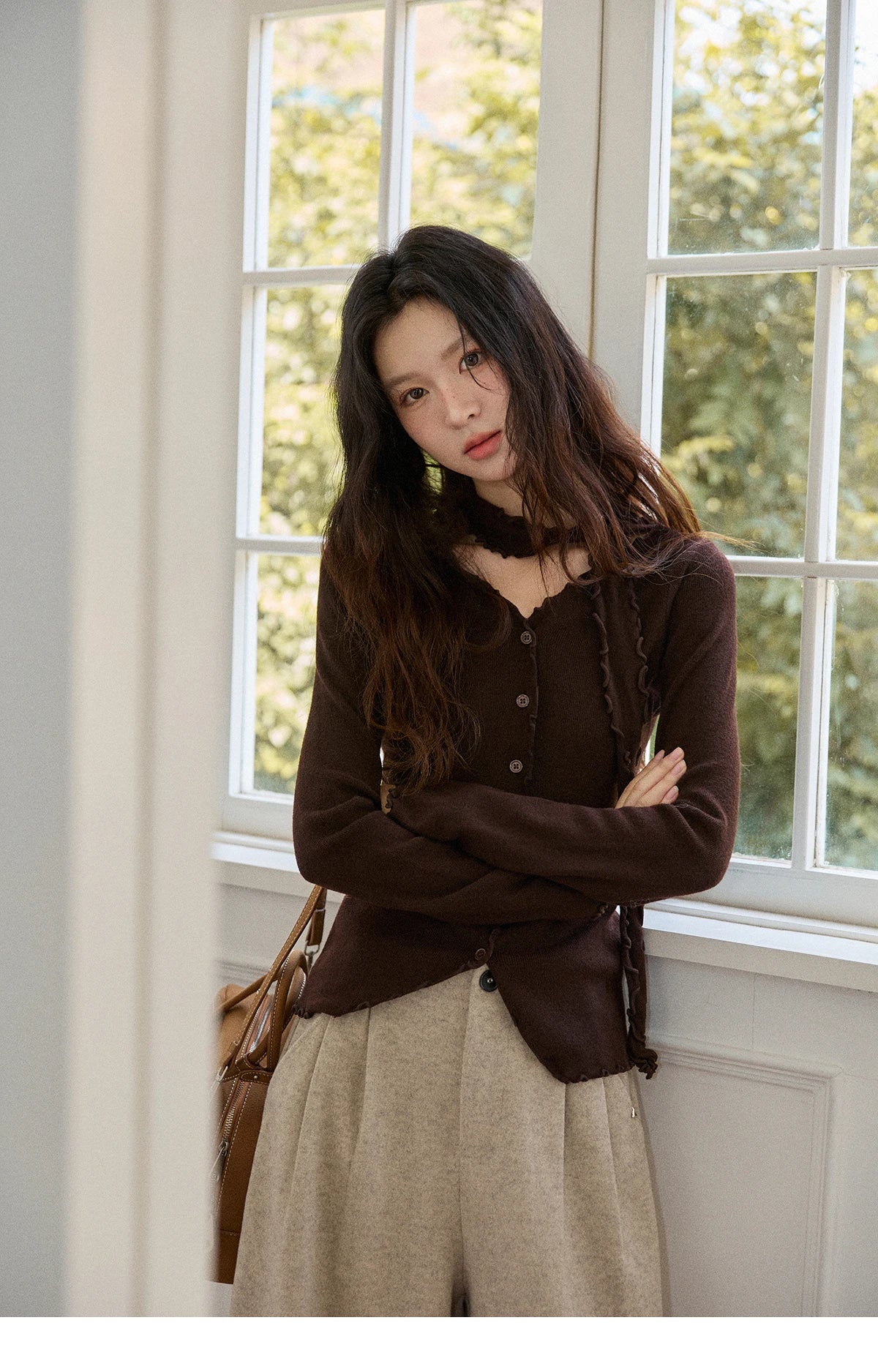 MISHOW New Ruffled Edge Knitted Pullovers for Woman 2025 Retro Slim V-neck Ribbon Knit Top Cmfortable Winter Clothes MXE86Z2728