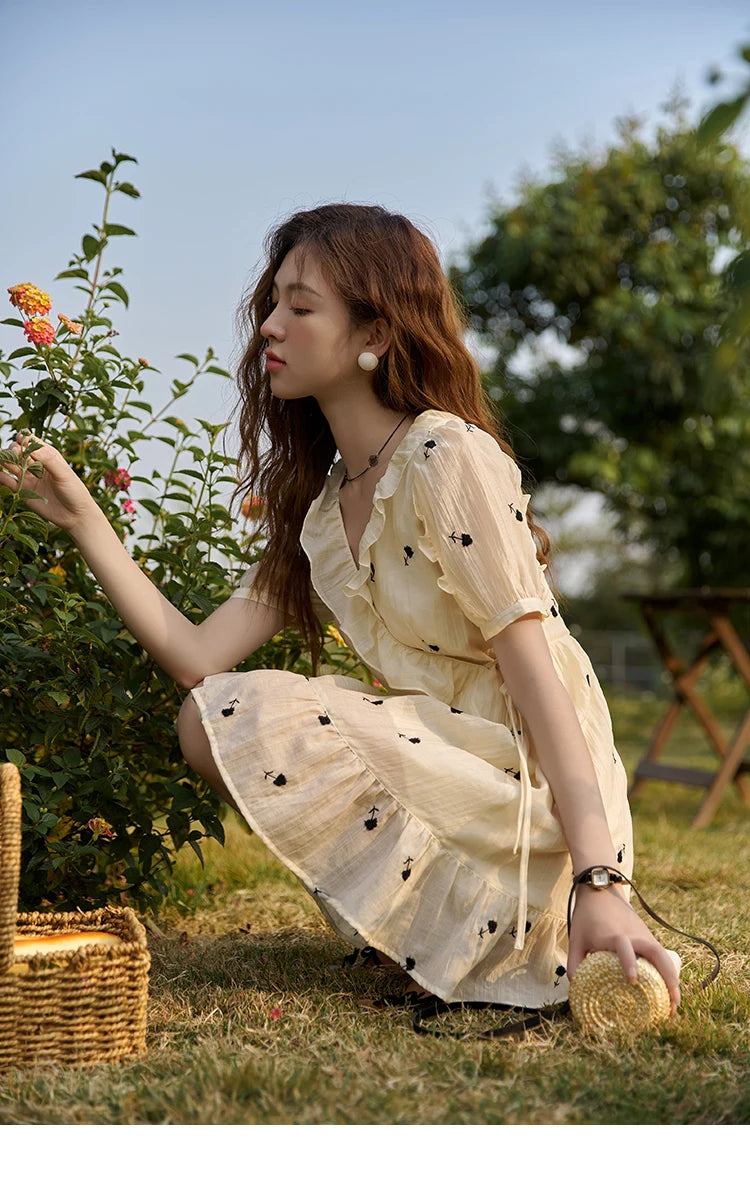 MISHOW Women's French Floral Dress 2025 Summer High Waist Puff Sleeve V-Neck Rufflle A-line Sweet Knee-Length Dresses MXC21L1282