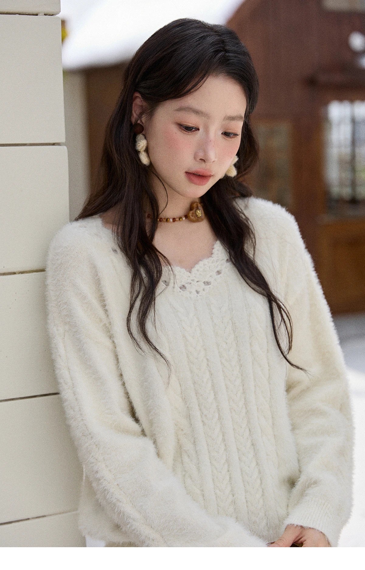 MISHOW Fashion Pullover Women 2025 Autumn Winter Apricot Soft Loose V-neck Cable Knit Sweater Office Lady Loose Top MXE51Z2594
