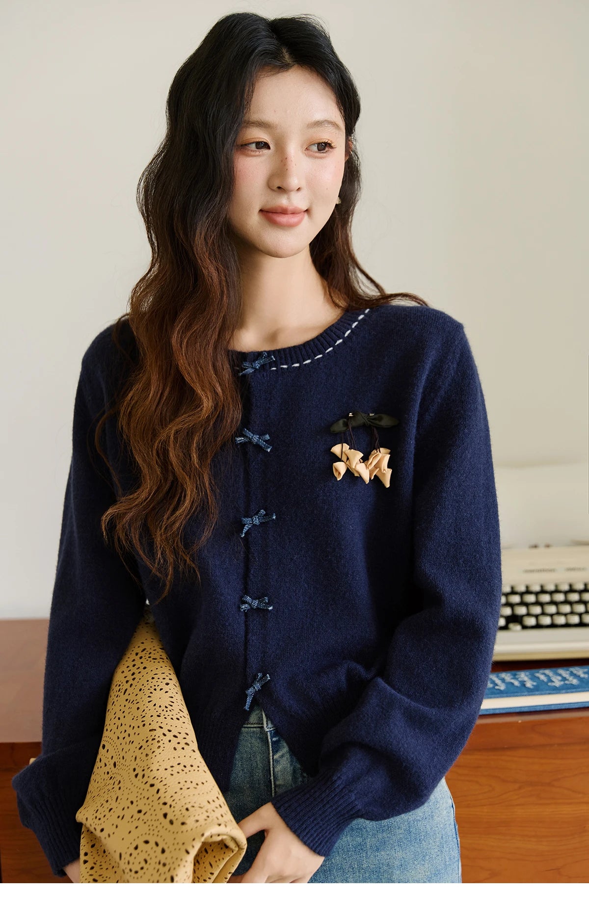 MISHOW Christmas Soft Knitted Cardigan Autumn Bow Placket Retro with Brooch Lantern Sleeve Sweaters O Neck Solid Top MXE45Z1377