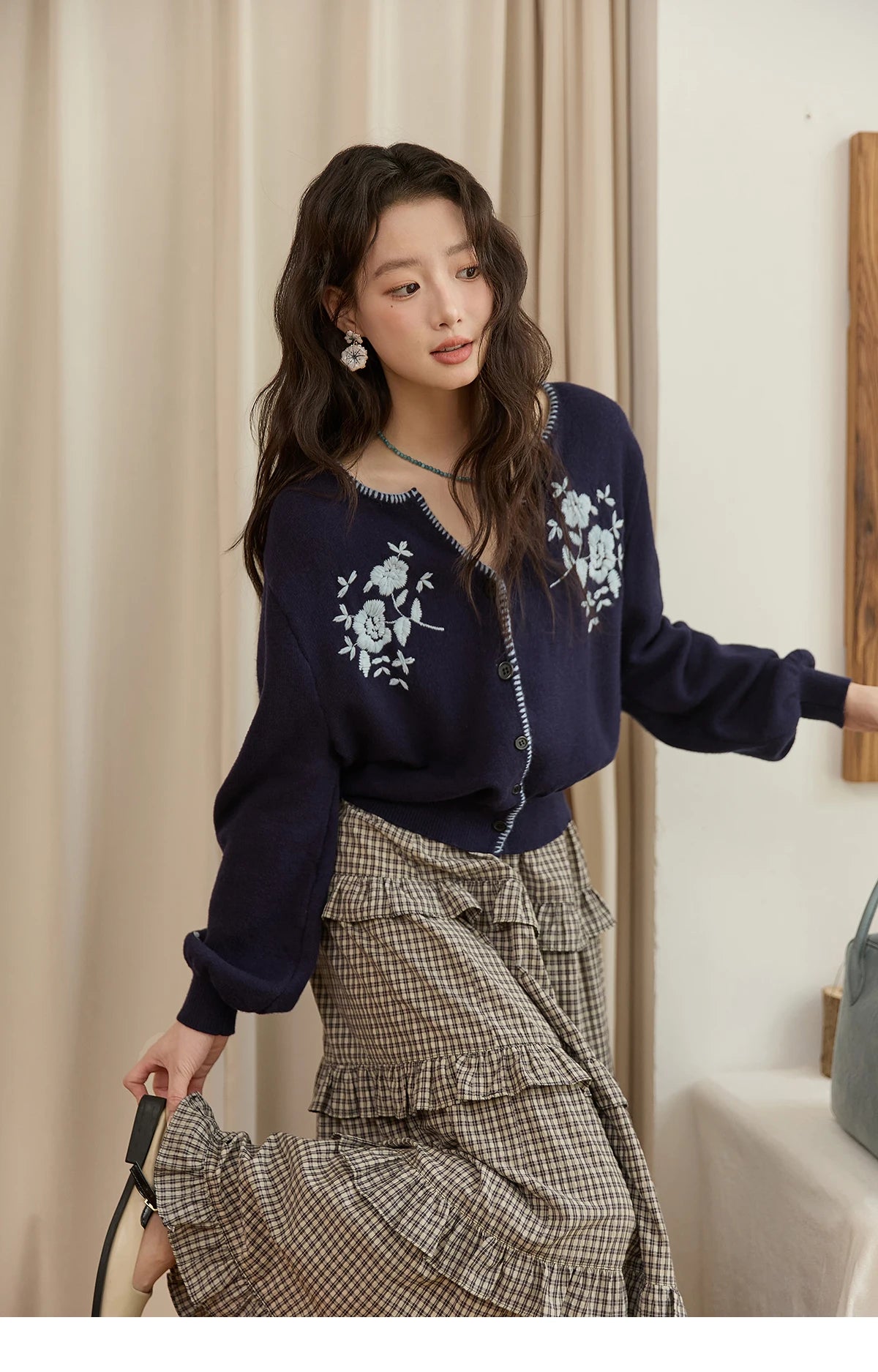 MISHOW Dark Blue Cardigan Women 2025 Autumn New French Vintage Embroidered Knit Cardigan Casual Round Neck Sweater MXE45Z1381