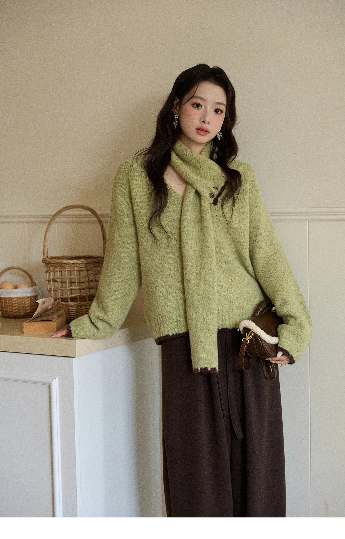 MISHOW Woman Green Detachable Scarf Sweater 2025 Winter Fashion V-neck Long Sleeves Thick Knit Pullovers Casual Top MXE90Z2791