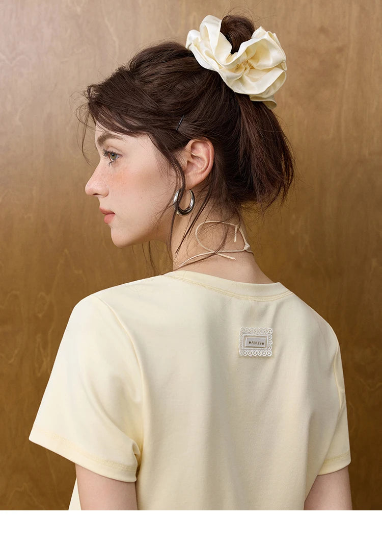 MISHOW Casual Summer T-shirts Women Short Sleeve Round Neck Solid Straight Shoulder Shirt Female Fashion Slimming New MXE31T0532