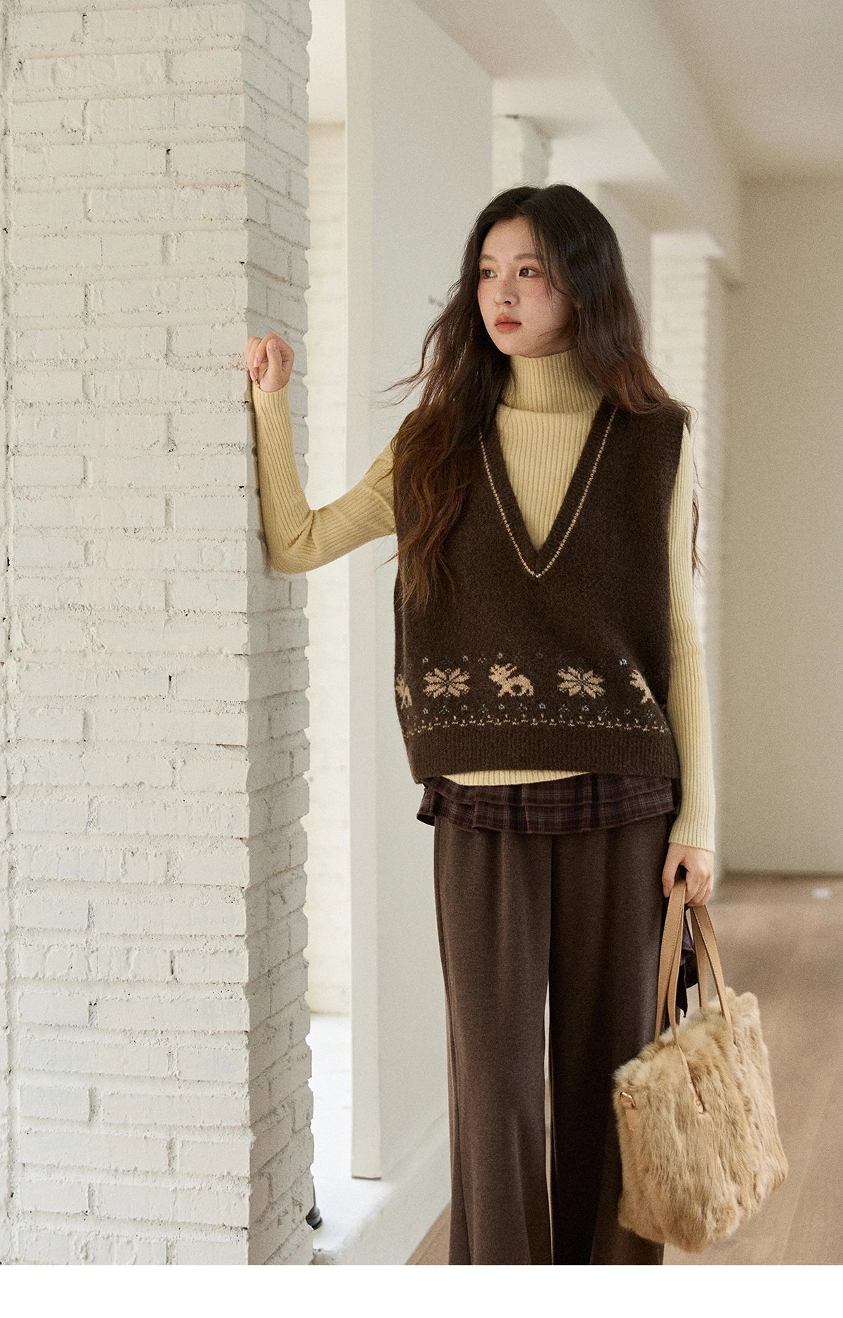 MISHOW Woman Sweater Vest 2025 Winter Retro Brown Jacquard V-neck Knitted Vest Loose Commute Versatile Pullover MXE86Z2659