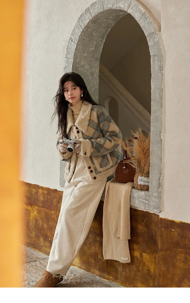 MISHOW Splicing Fleece Short Coat Women 2024 Winter Vintage French Plaid Tweed Thickened Warm Turn Down Collar Jacket MXD55W0574