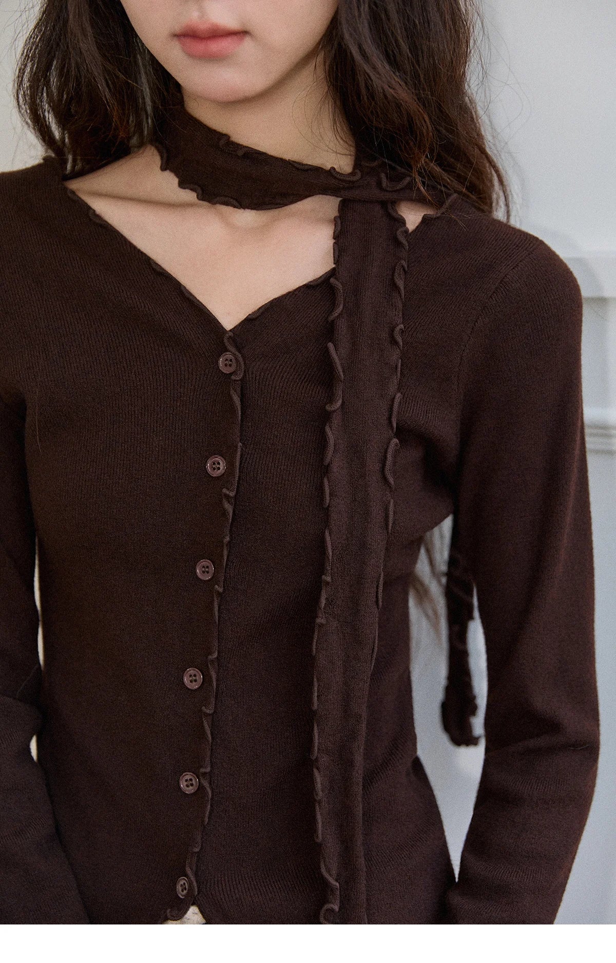 MISHOW New Ruffled Edge Knitted Pullovers for Woman 2025 Retro Slim V-neck Ribbon Knit Top Cmfortable Winter Clothes MXE86Z2728