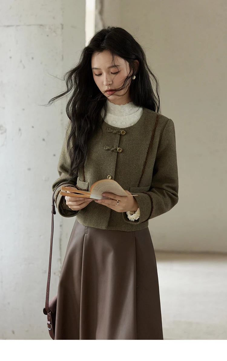 MISHOW Fashion Plaid Tweed Coat Women Premium Elegant Gentle Tweed Jacket Single Breasted Long Sleeve Loose Short Top MXD46W0449