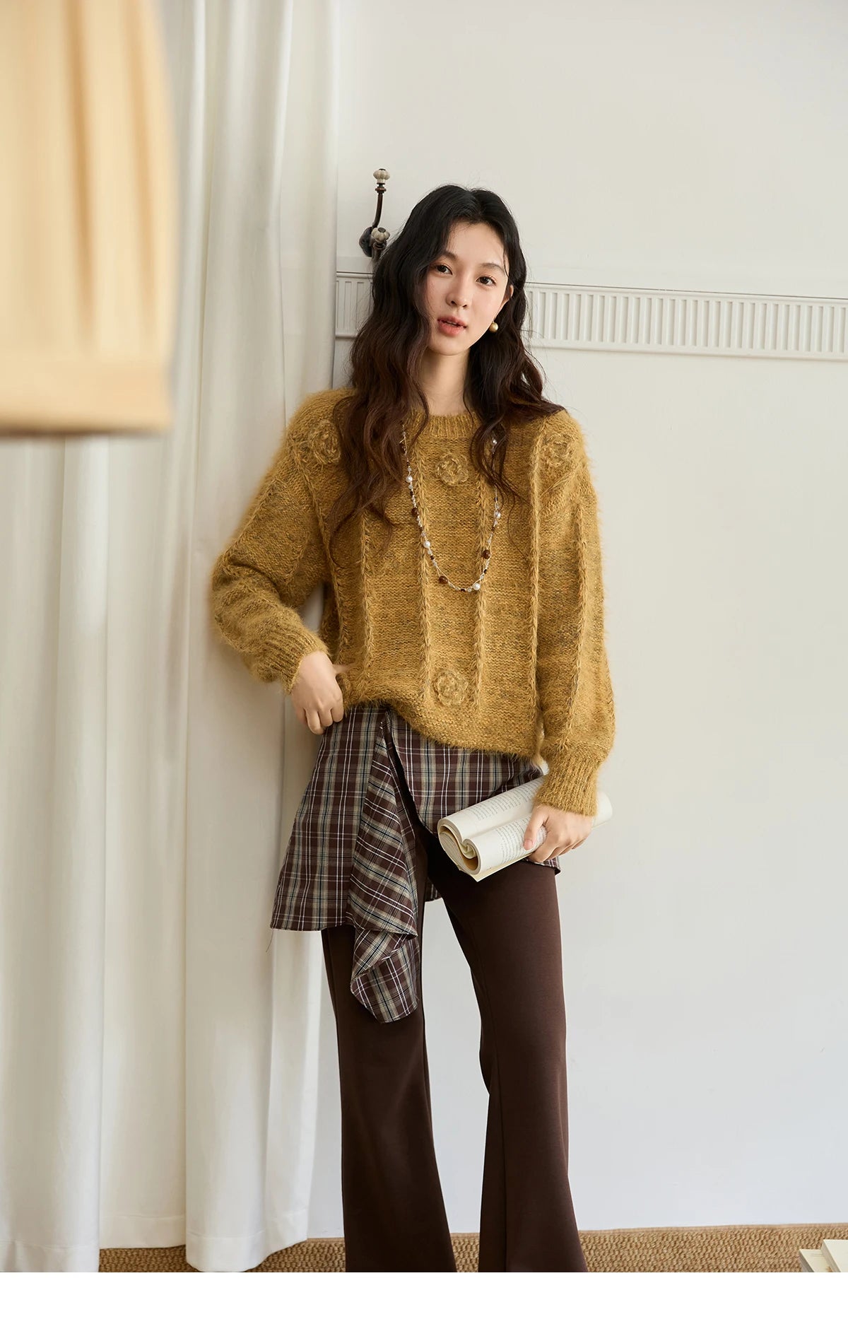 MISHOW Pretty Women's Sweaters  2025 Autumn Retro Yellow 3D Rose Embroidery Loose Casual Tops Long-sleeved Pullover  MXE47Z2563