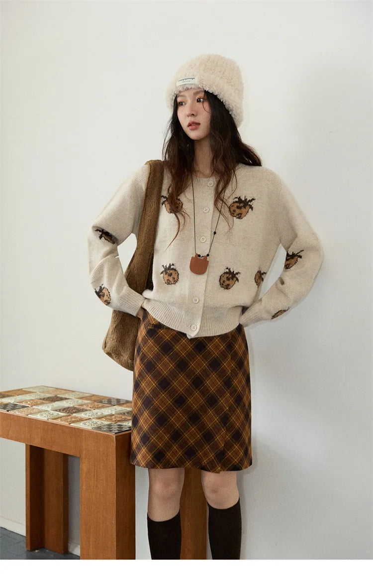 MISHOW Cardigan Women 2025 Autumn Winter Fashion Fuuny Pineapple Jacquard Round Neck Single-breasted Sweater Woman MXE87Z2752