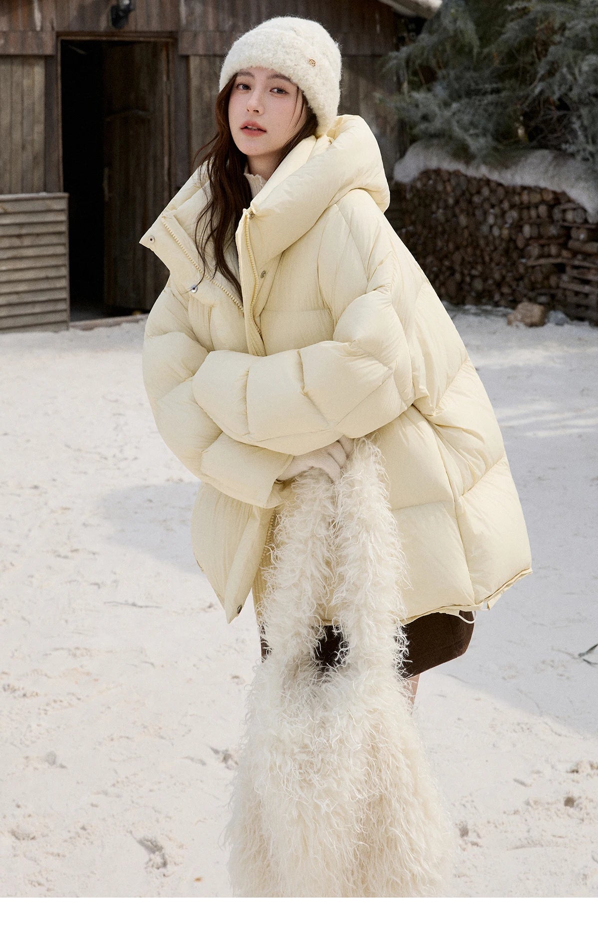 MISHOW Soft 90 Velvet Hooded Down Jacket for Women 2025 Winter Milk Yellow Bread Jacket Loose Jacket Warm Velvet Coat MXE92Y0090