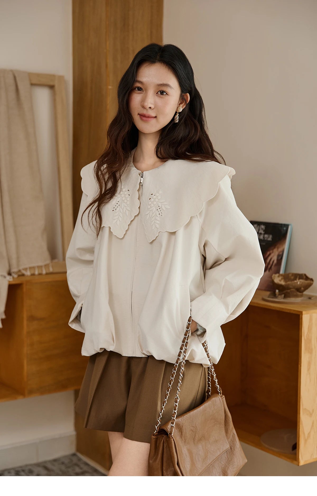 MISHOW Women's Wheat Sprout Embroidery Coat Autumn 2025 Beige Doll Collar Hem Folded Short Coats Loose Zipper Jackets MXE45W0860