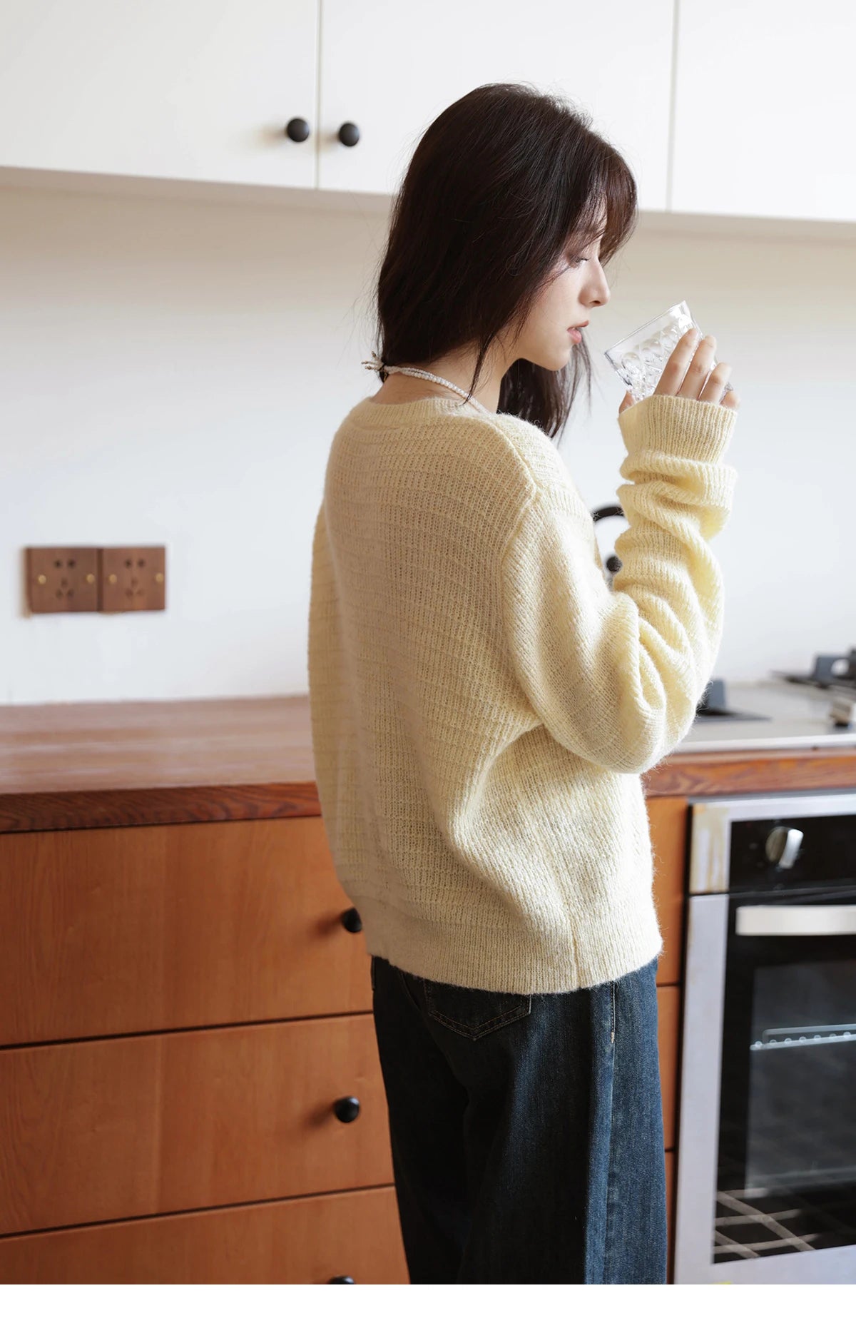 MISHOW Women's Knit Cardigan 2025 Autumn Elegant Camellia Brooch Round Neck Long-Sleeve Top Solid Commute Outerwear MXE44Z1390