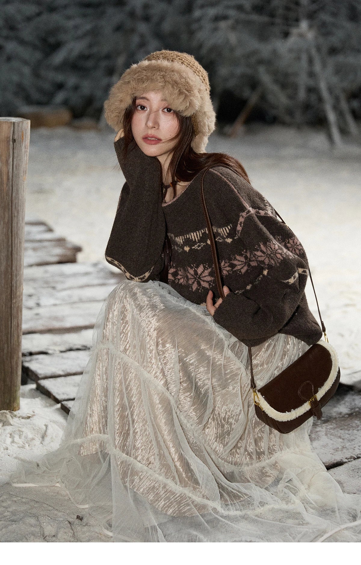 MISHOW Women's Pullovers 2025 Winter Retro Brown Loose Crew Neck Snowflake Jacquard Sweaters Commute Warm Knit Top MXE86Z2655