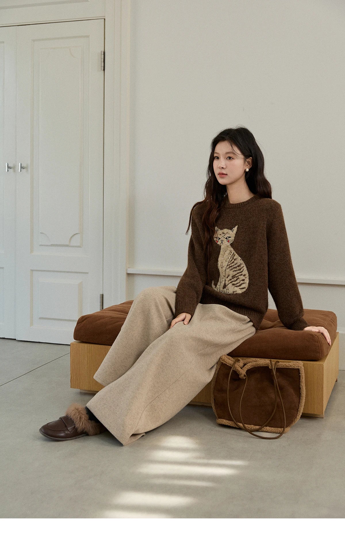 MISHOW Women's Brown Knitted Sweater 2025 Autumn Winter Cat Pattern Jacquard Crew Neck Sweaters Loose Pullover Tops MXE94Z2991