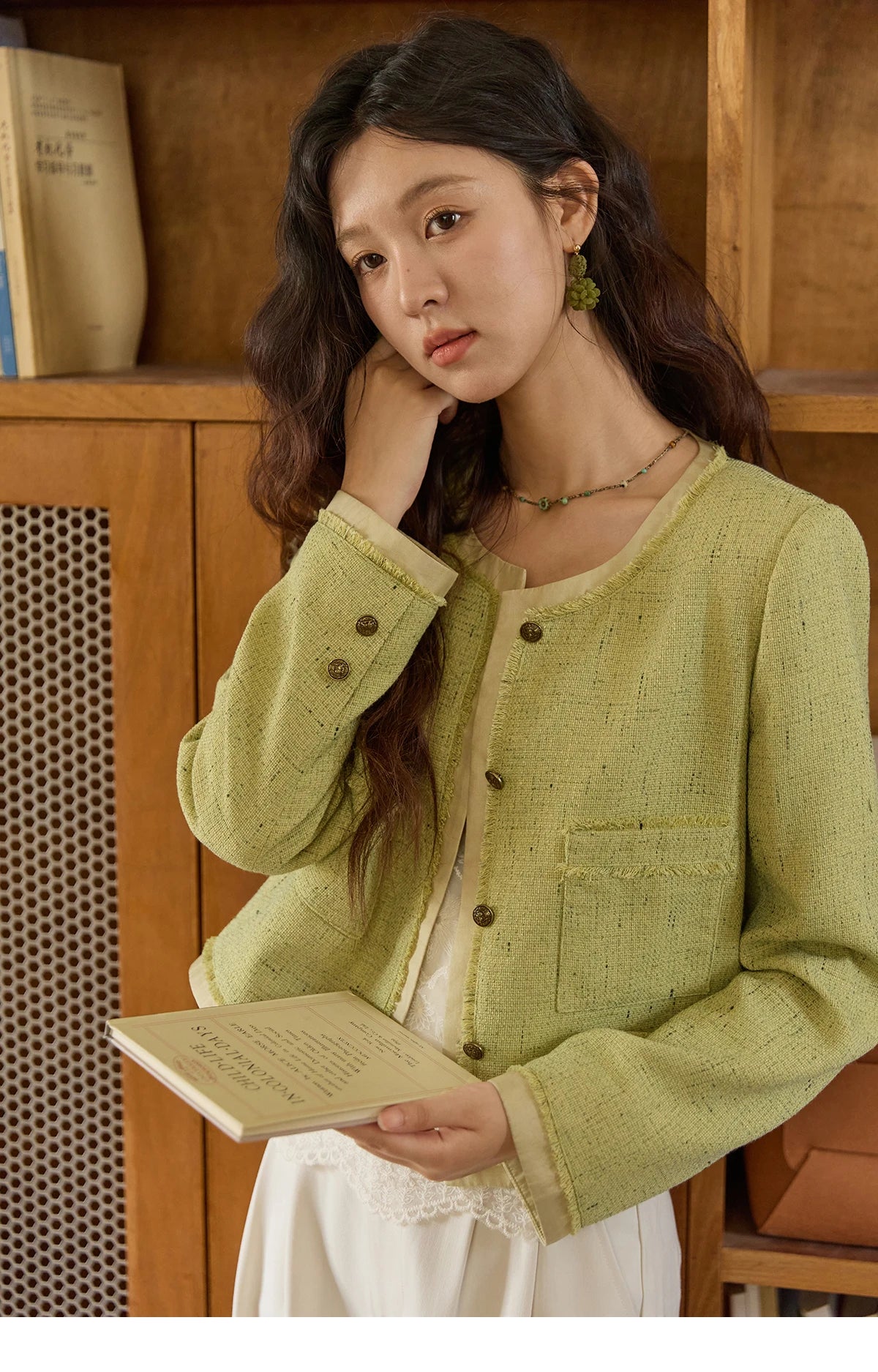 MISHOW Green Fragrant Short Coat 2025 Autumn Korean Single Row Metal Buttons Jackets Symmetric Pocket Commuter Top MXE41W0796