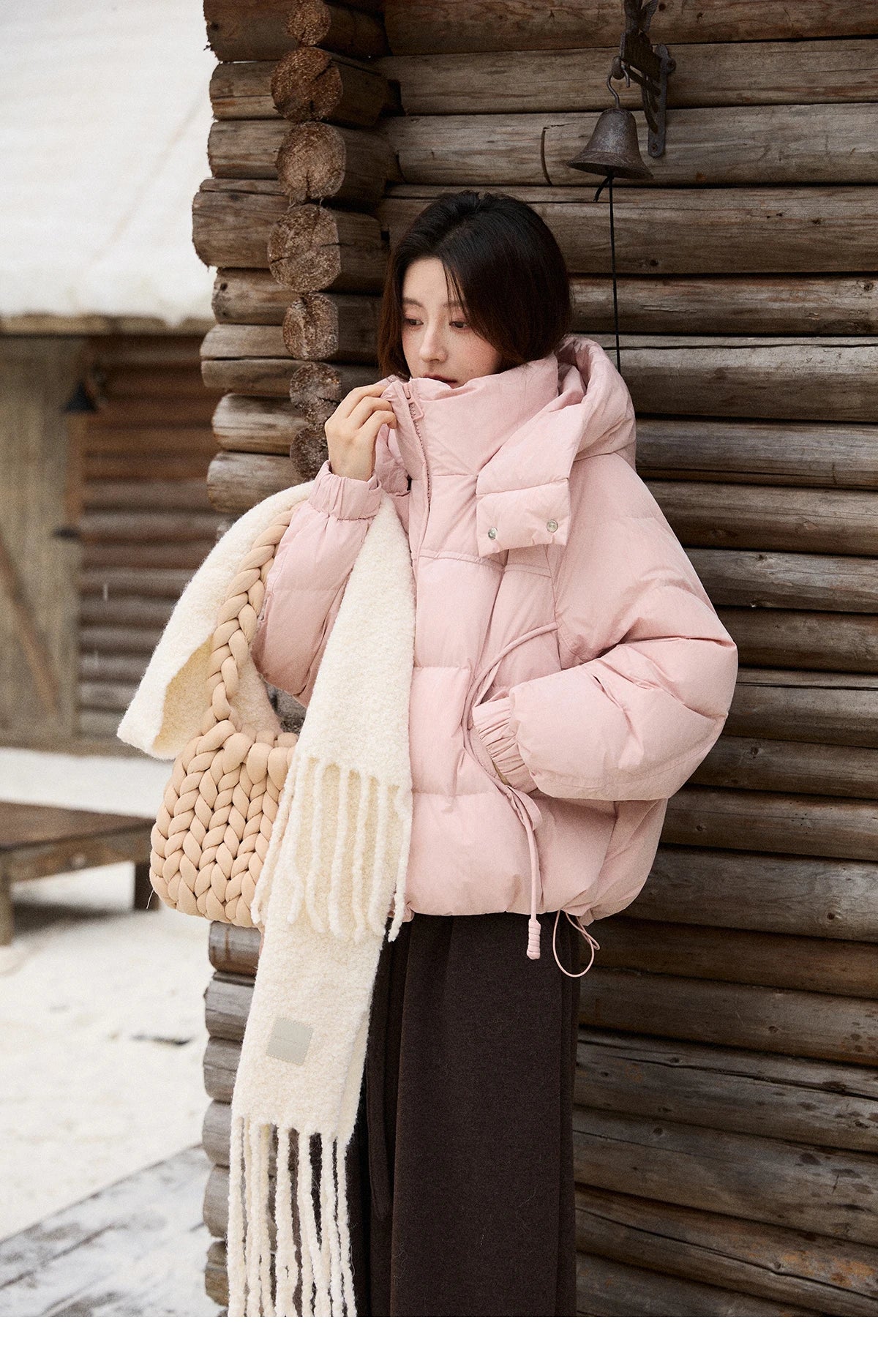 MISHOW Women's Lightweight Padded Jacket 2025 Winter 90%White Duck Down Puffer Jacket Hooded Warm Short Down Jacket MXE51Y0078