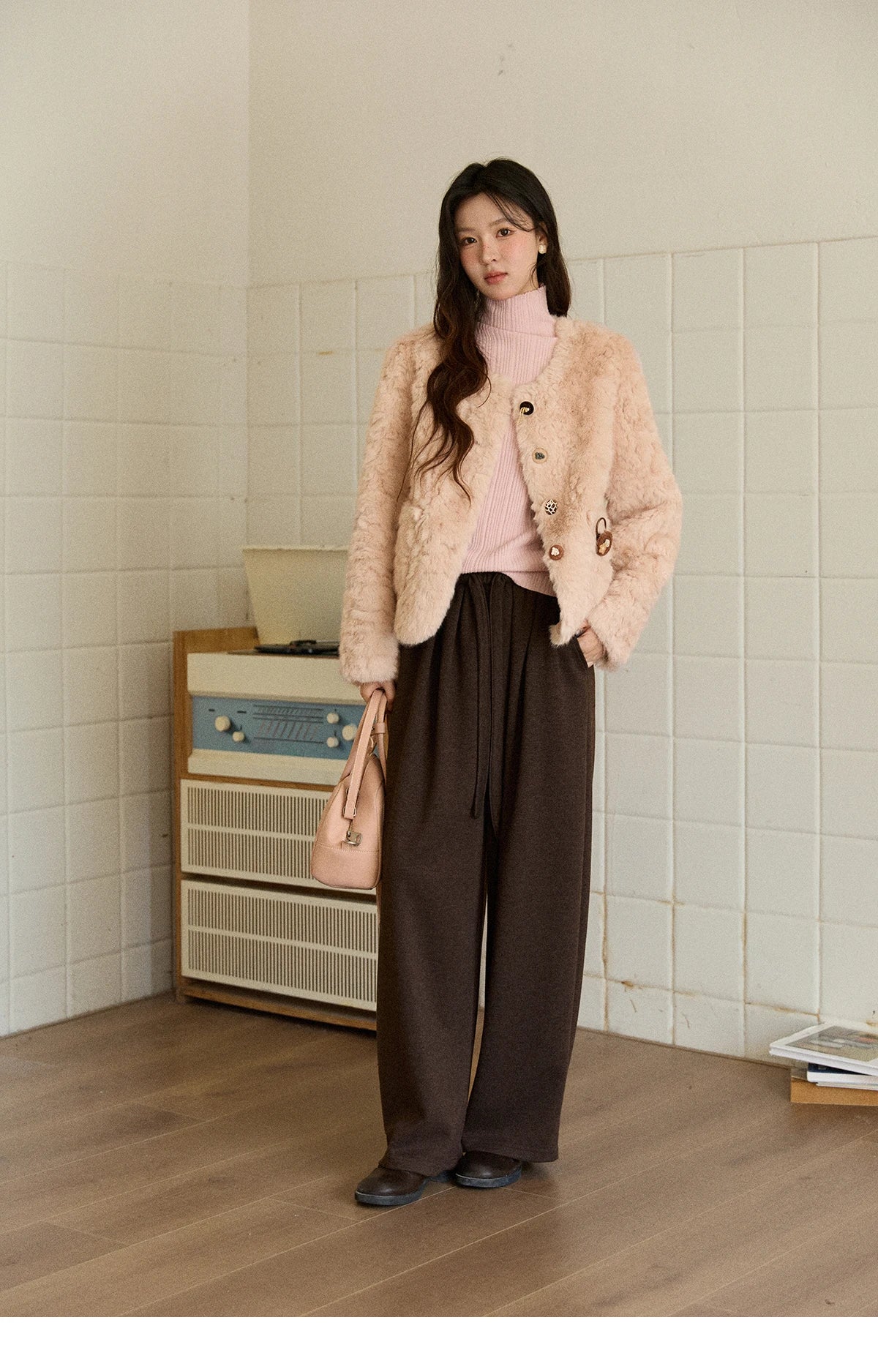 MISHOW Women's Long-sleeved Tops 2025 Winter Simple Solid Turtleneck Sweater Vertical Ribbed Slim Fit Casual Top MXE86Z2656