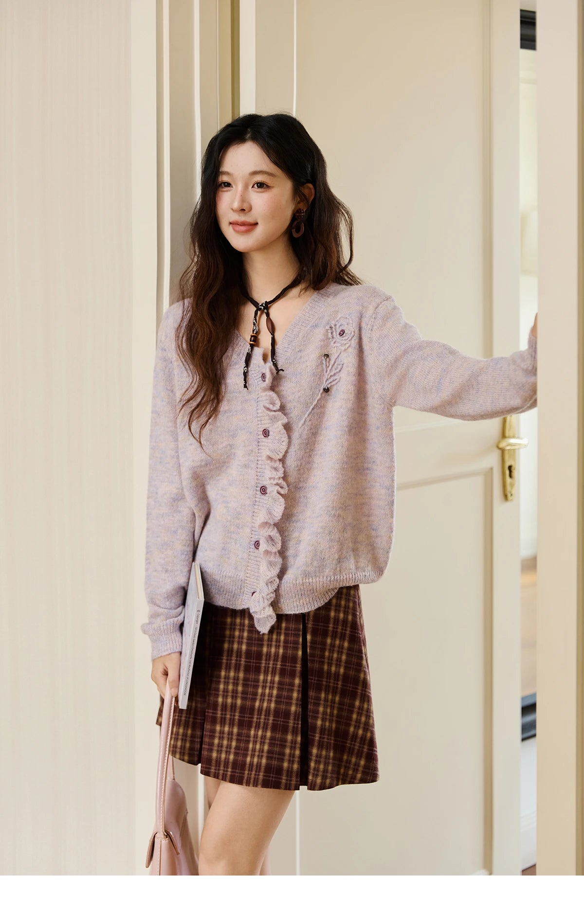 MISHOW Knitted Cardigan Women 2025 Autumn French Style Flower Embroidered V-neck Cardigan Luxury Long-sleeved Top MXE47Z2498