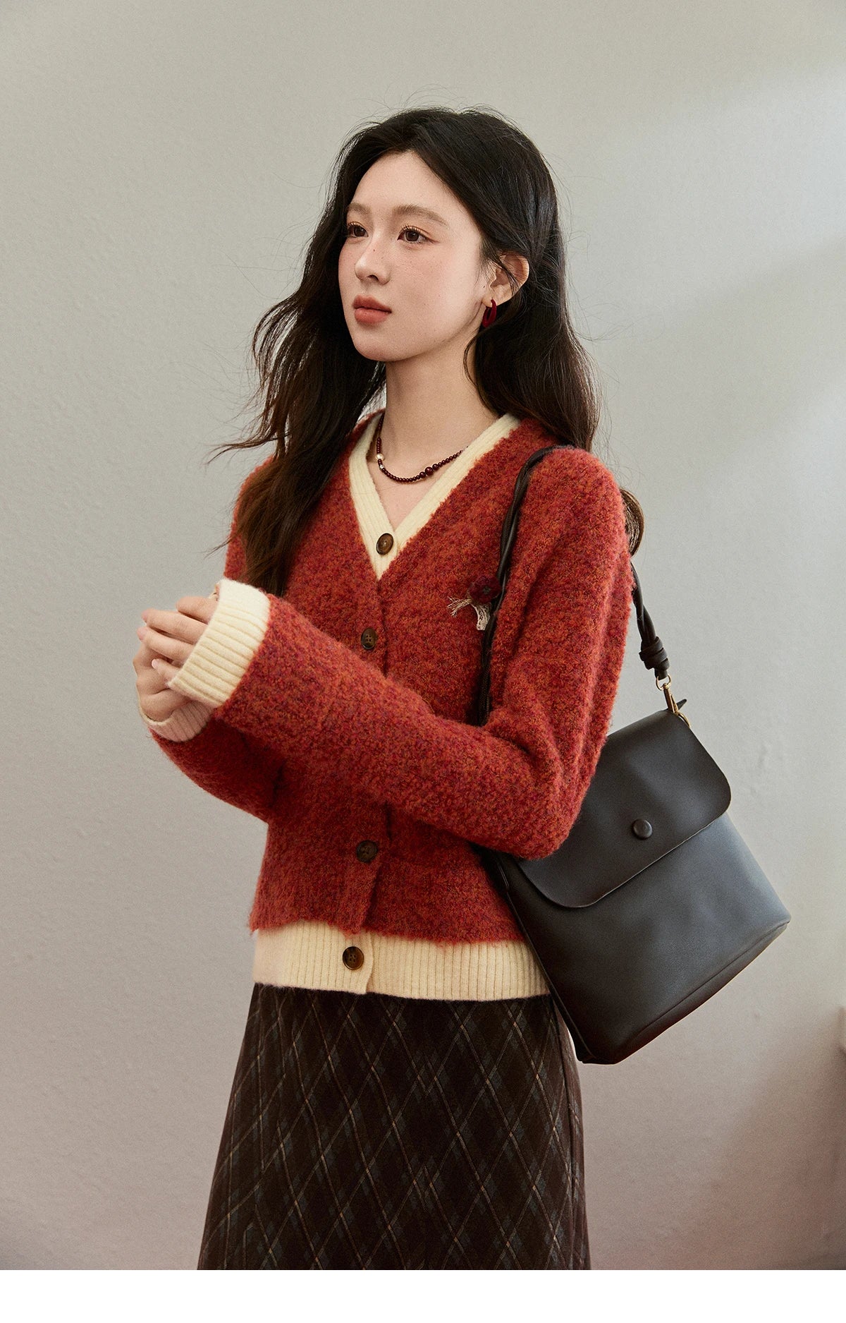 MISHOW Christmas Women’s Knitwear Cardigan Winter 2025 Faux Fur Tops V-neck Warm Sweater Fake Two Contrasting Sweater MXE91Z2777